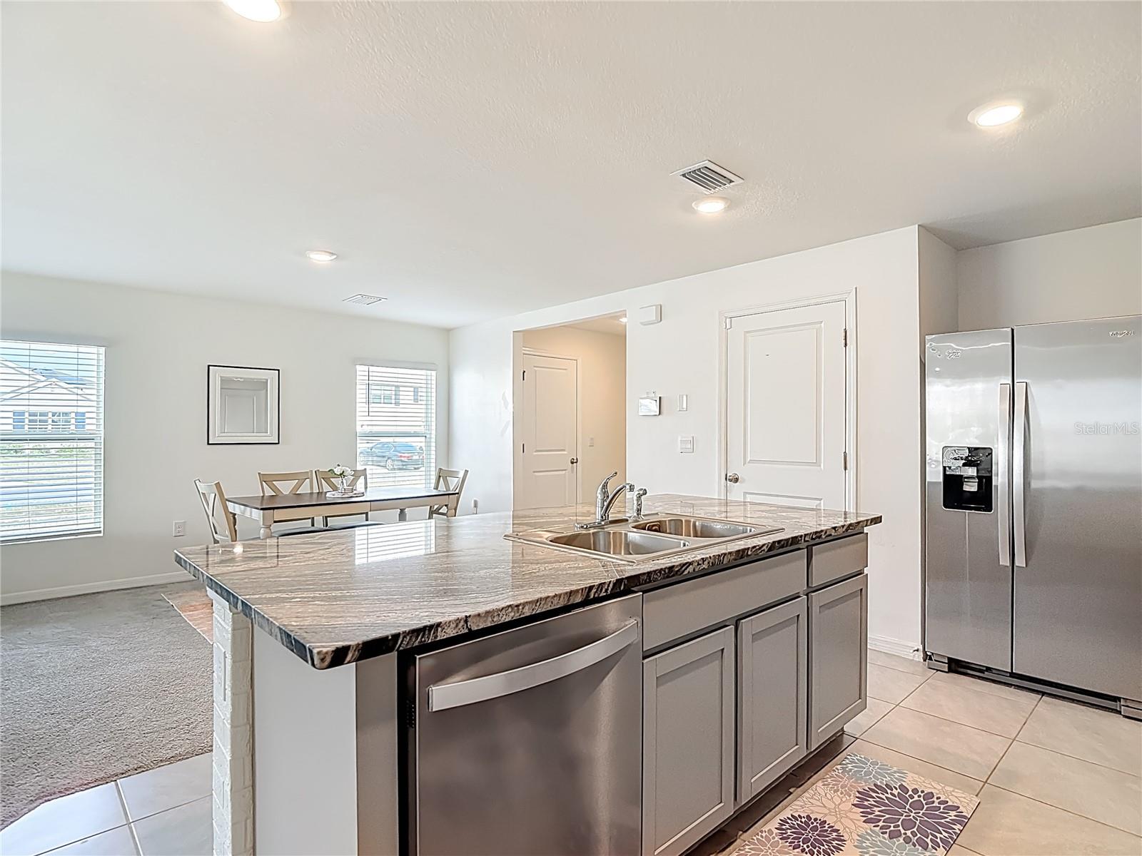 Listing photo id 9 for 7530 Broad Pointe Drive