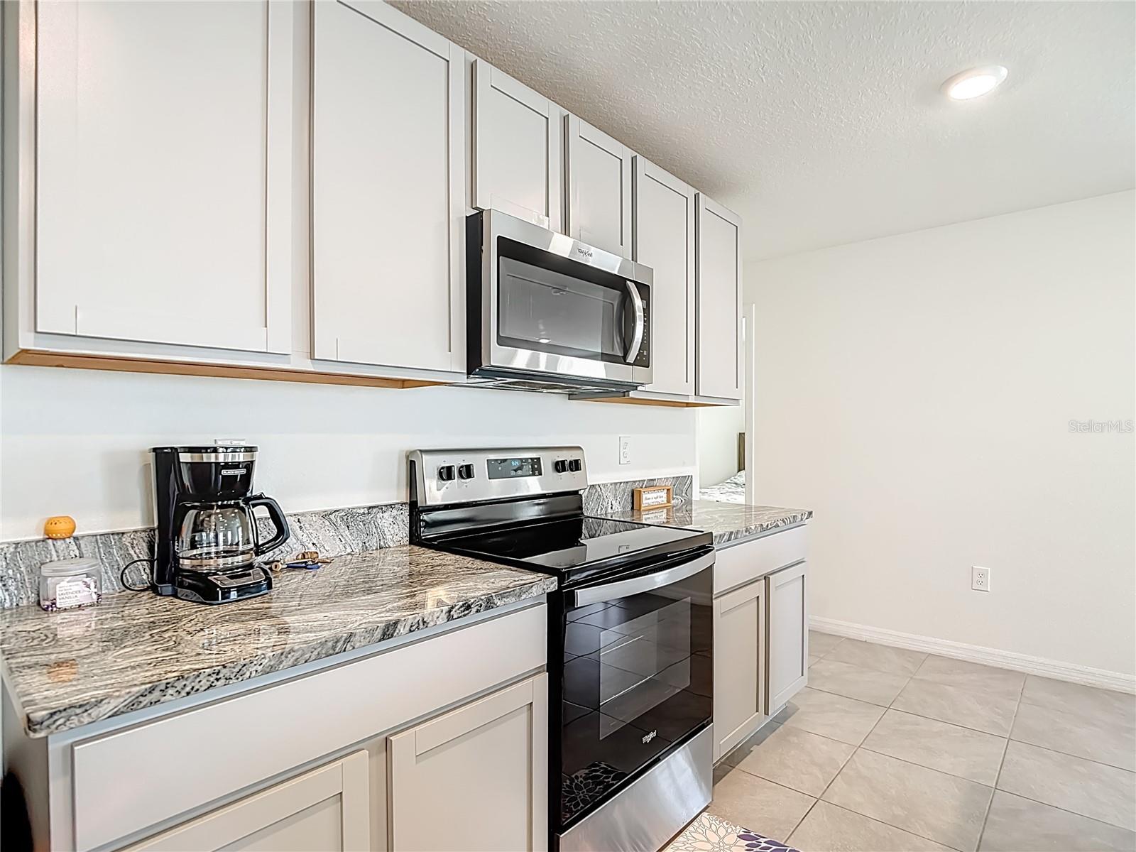 Listing photo id 11 for 7530 Broad Pointe Drive