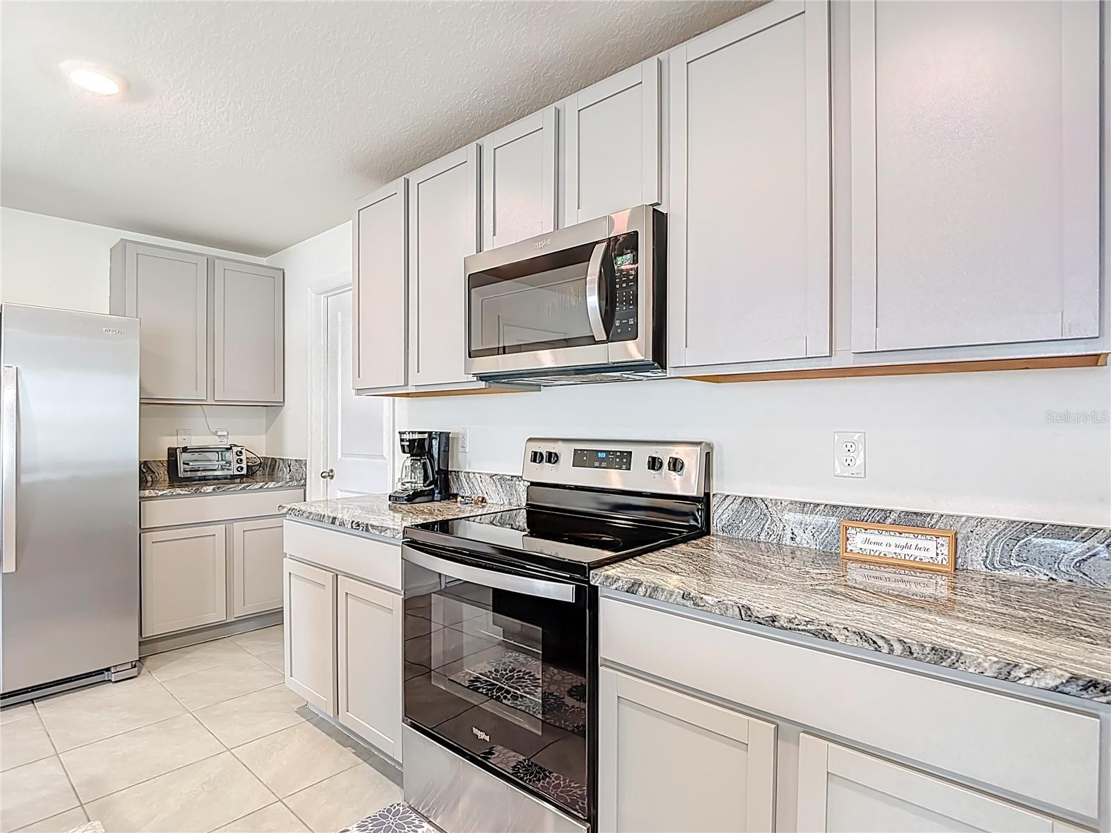 Listing photo id 12 for 7530 Broad Pointe Drive