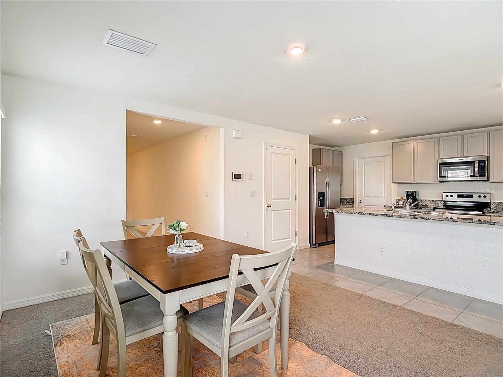 Listing photo id 13 for 7530 Broad Pointe Drive