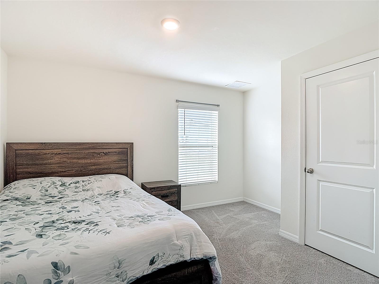 Listing photo id 21 for 7530 Broad Pointe Drive