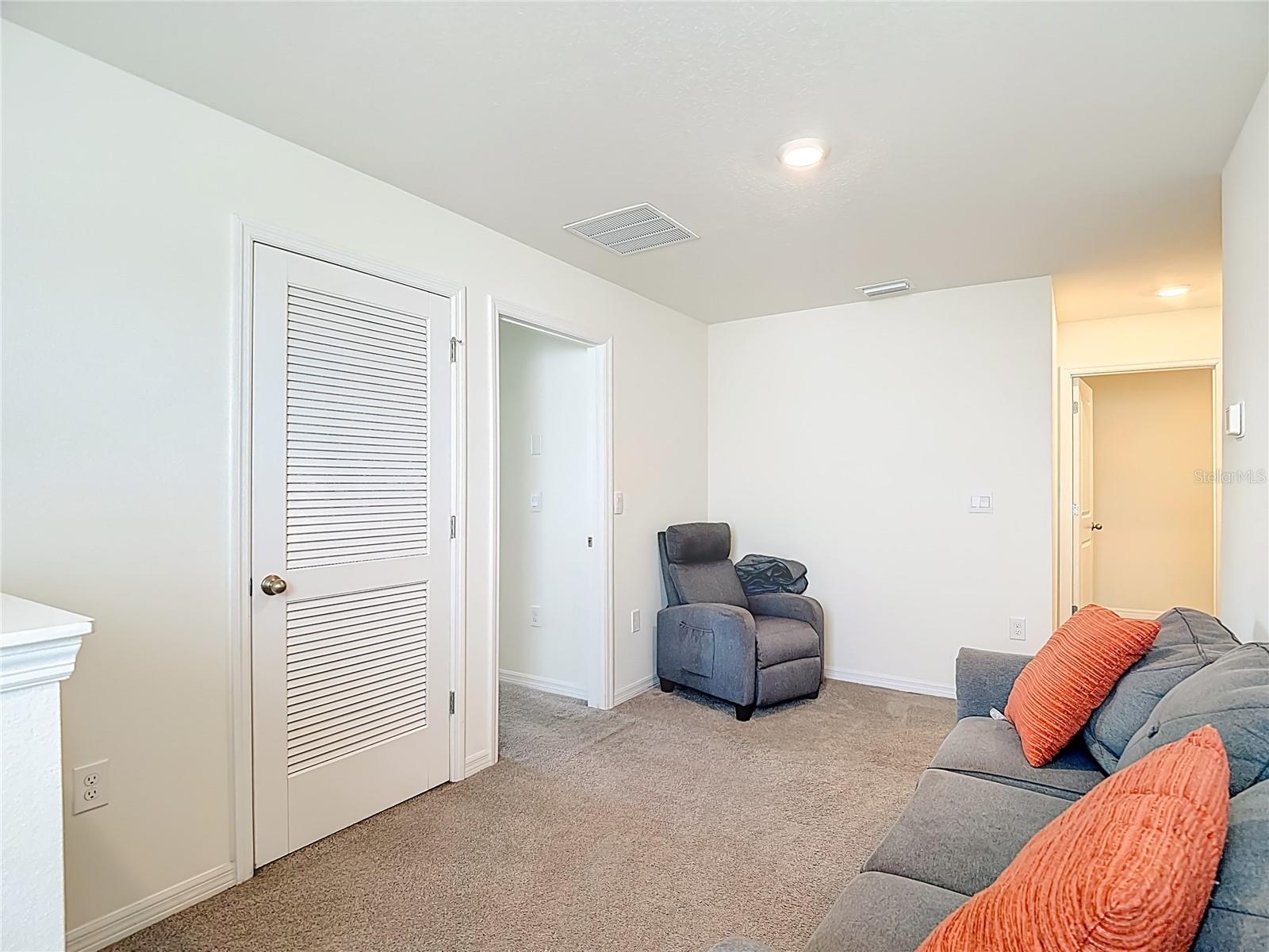 Listing photo id 27 for 7530 Broad Pointe Drive