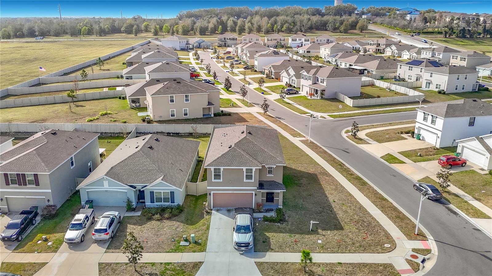 Listing photo id 1 for 7530 Broad Pointe Drive