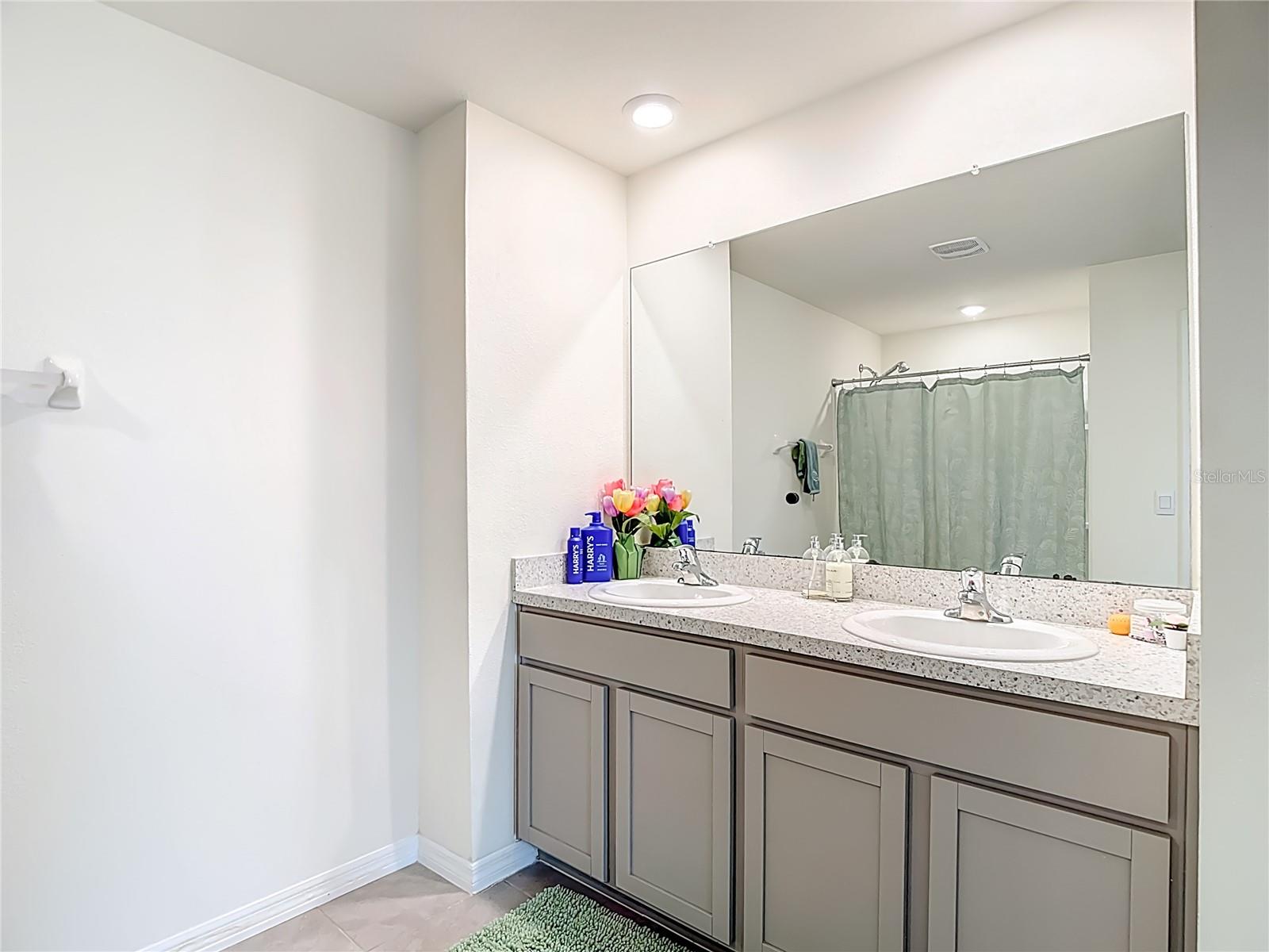 Listing photo id 32 for 7530 Broad Pointe Drive