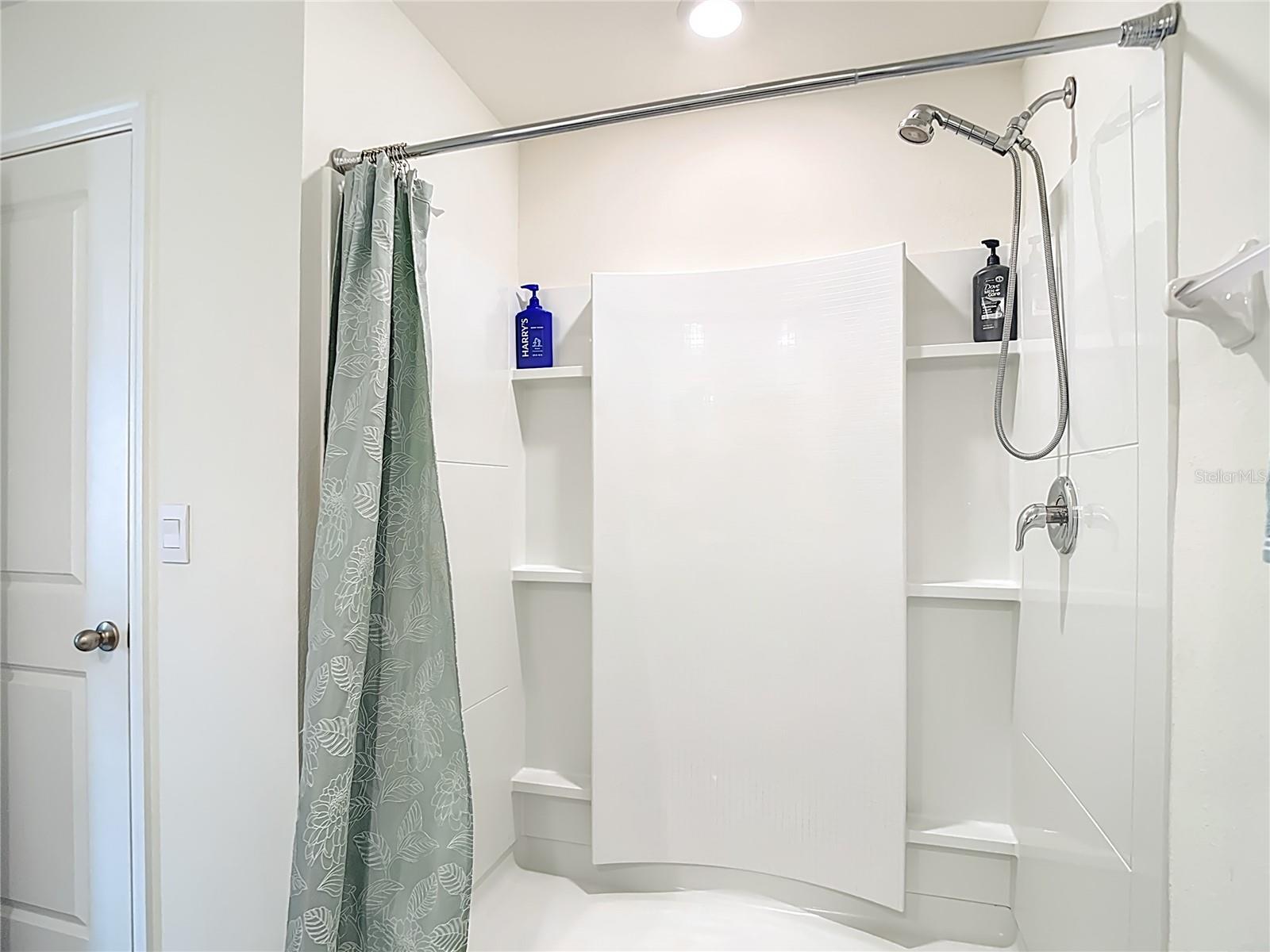 Listing photo id 33 for 7530 Broad Pointe Drive