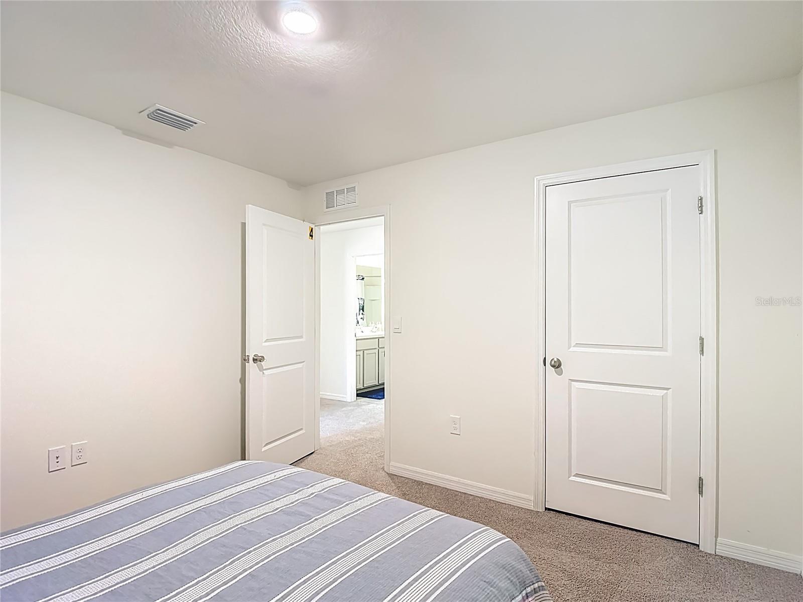 Listing photo id 34 for 7530 Broad Pointe Drive