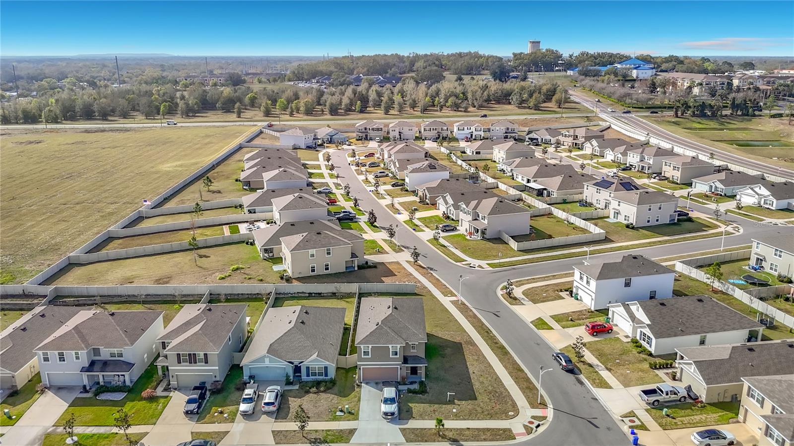 Listing photo id 2 for 7530 Broad Pointe Drive