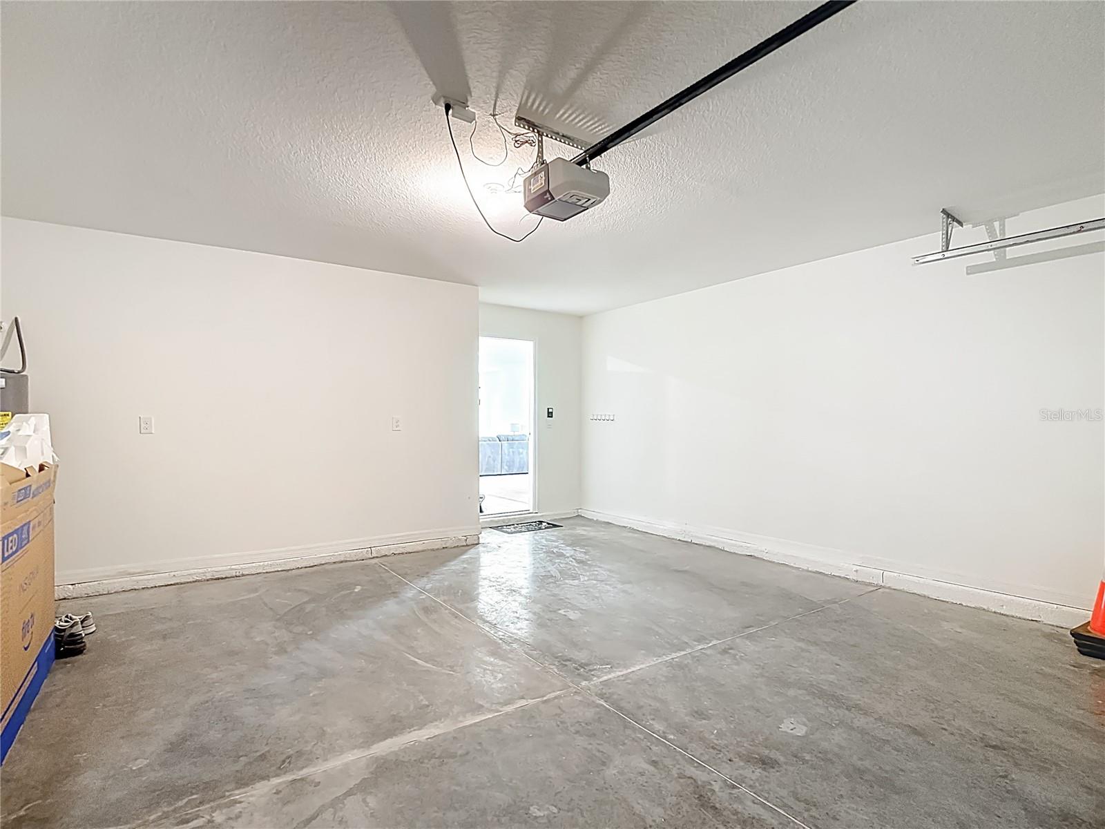 Listing photo id 44 for 7530 Broad Pointe Drive