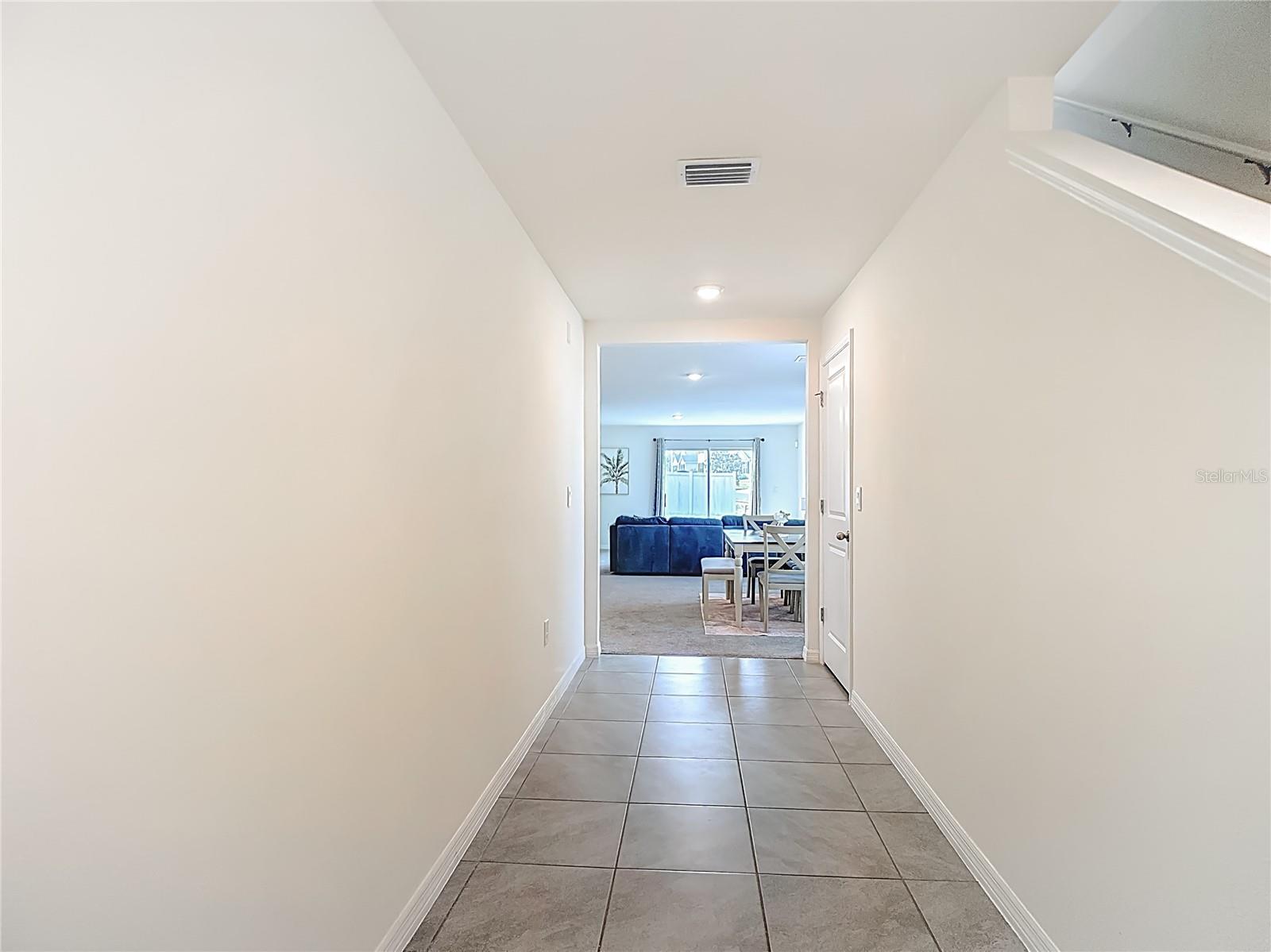 Listing photo id 4 for 7530 Broad Pointe Drive