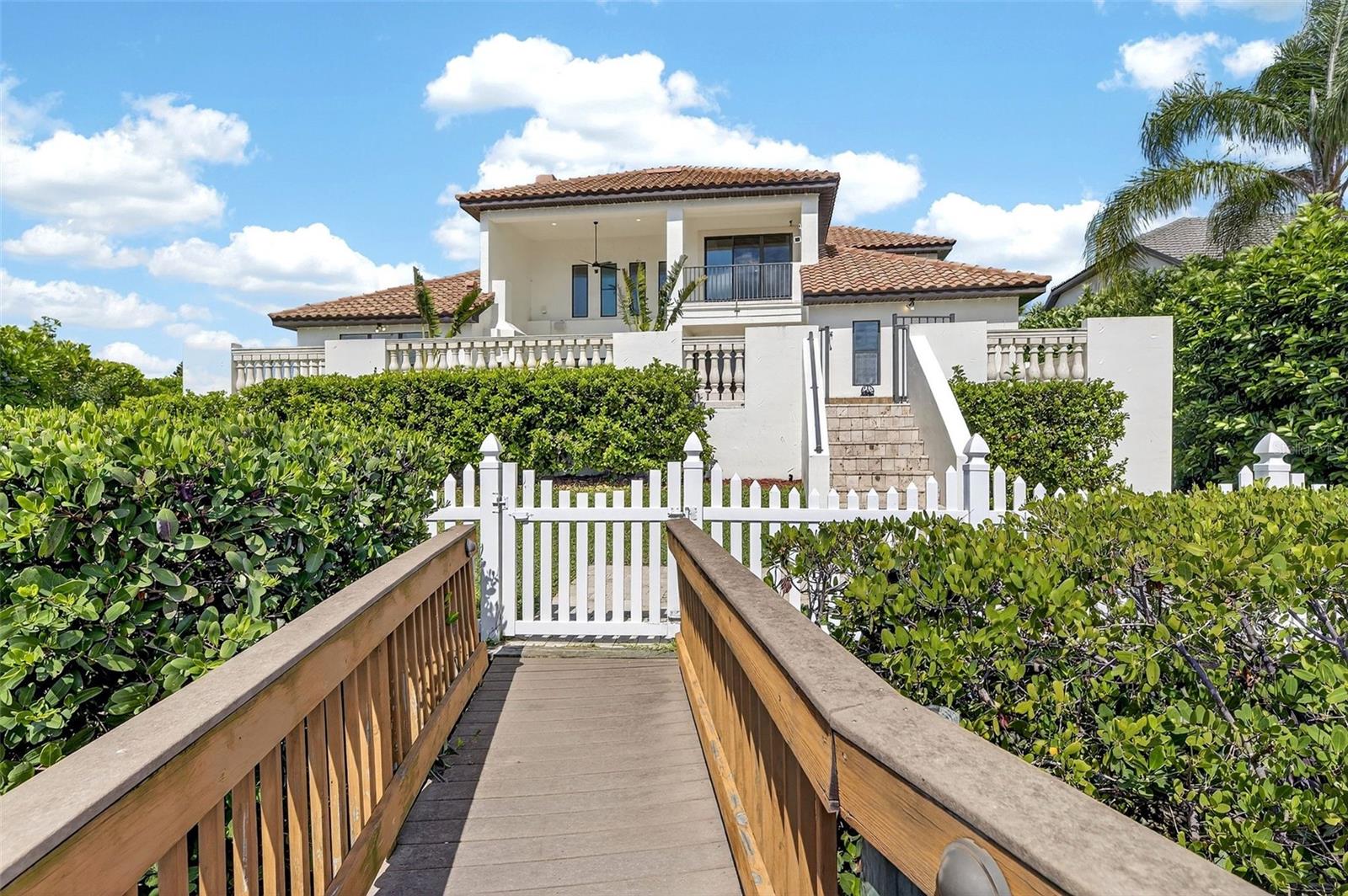 Image 7 of 100 For 912 Symphony Beach Lane