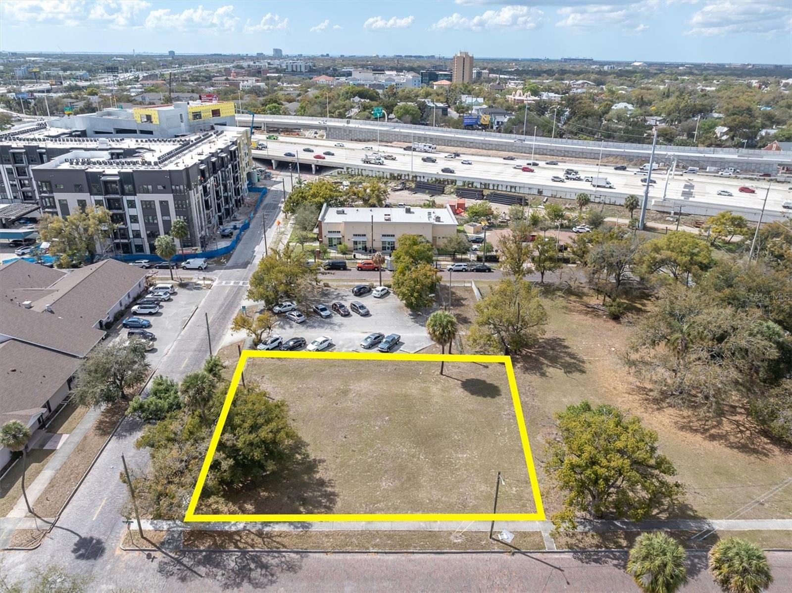 Listing photo id 5 for 1802 Mitchell Avenue