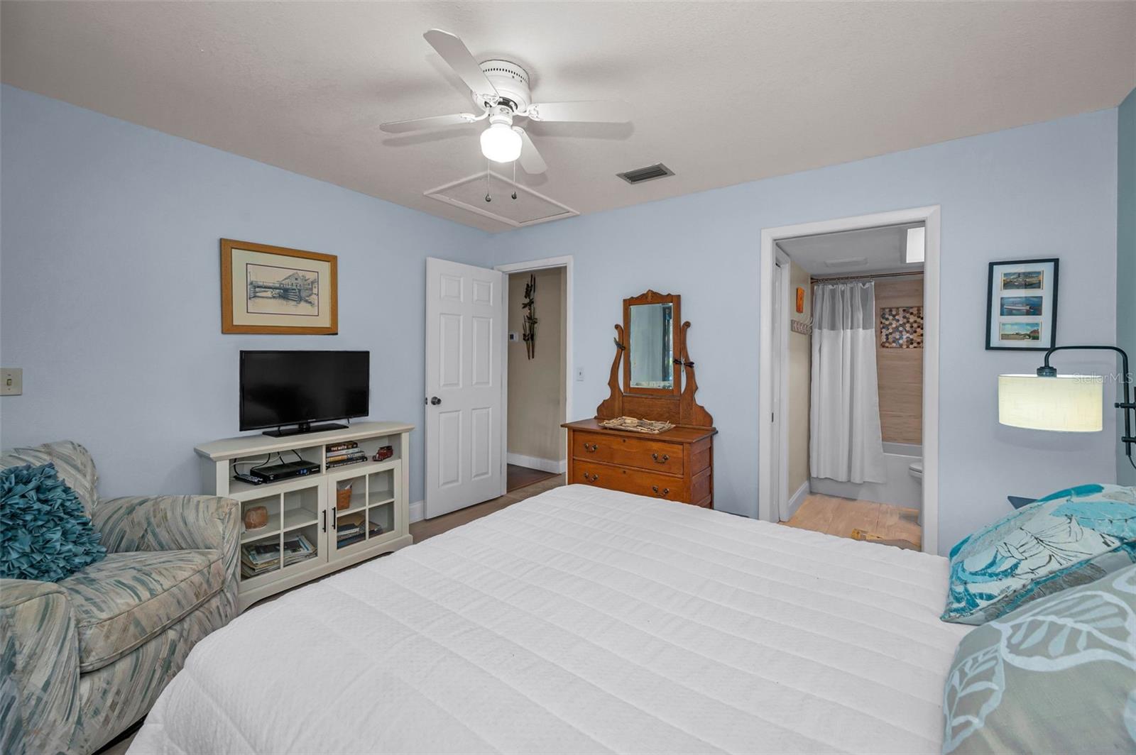 Image 23 of 42 For 190 James Court