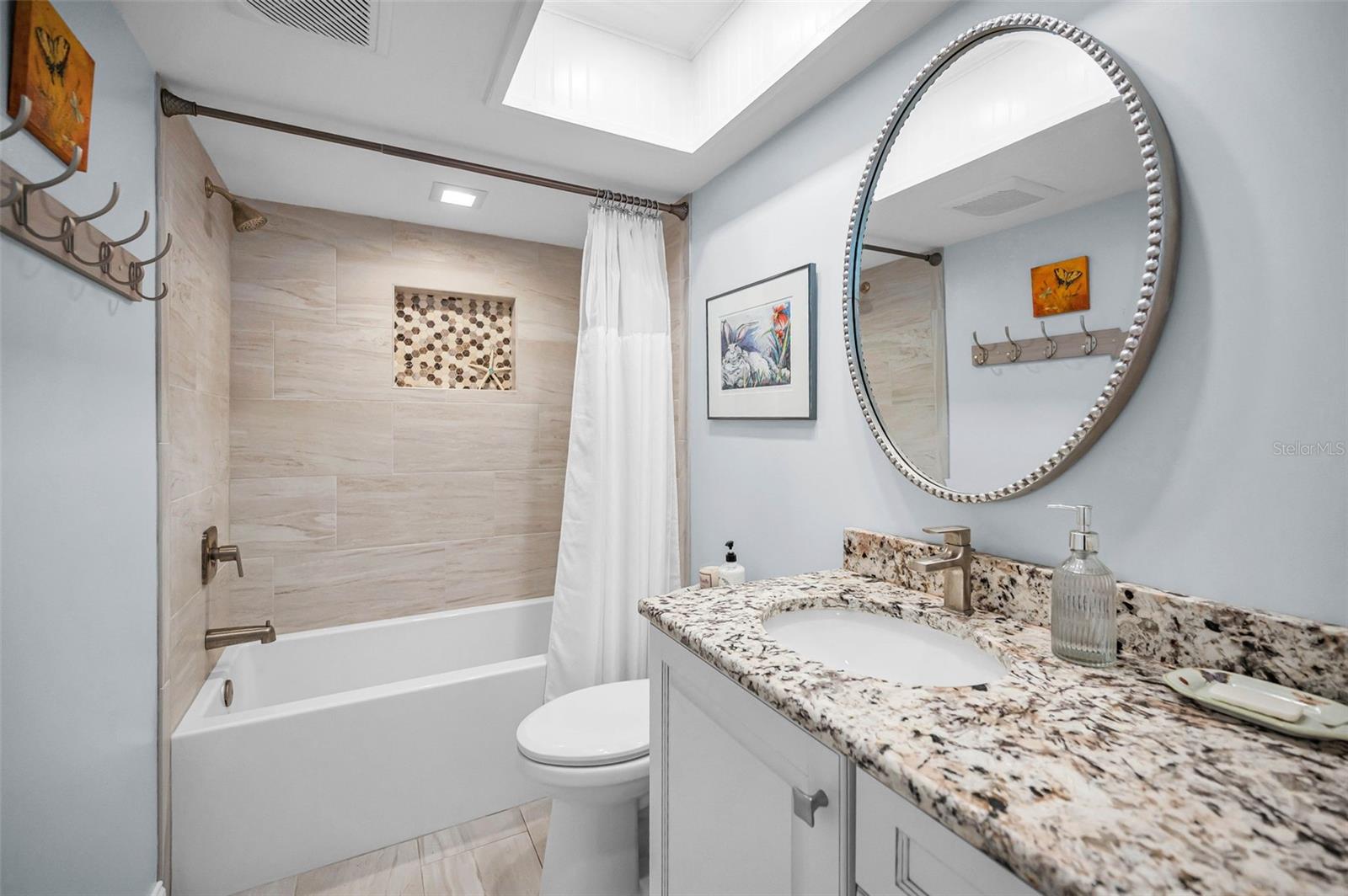 Image 24 of 42 For 190 James Court