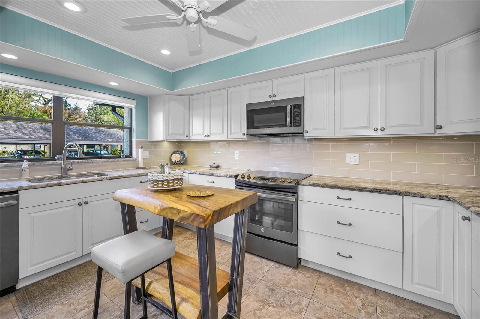 Image 9 of 42 For 190 James Court