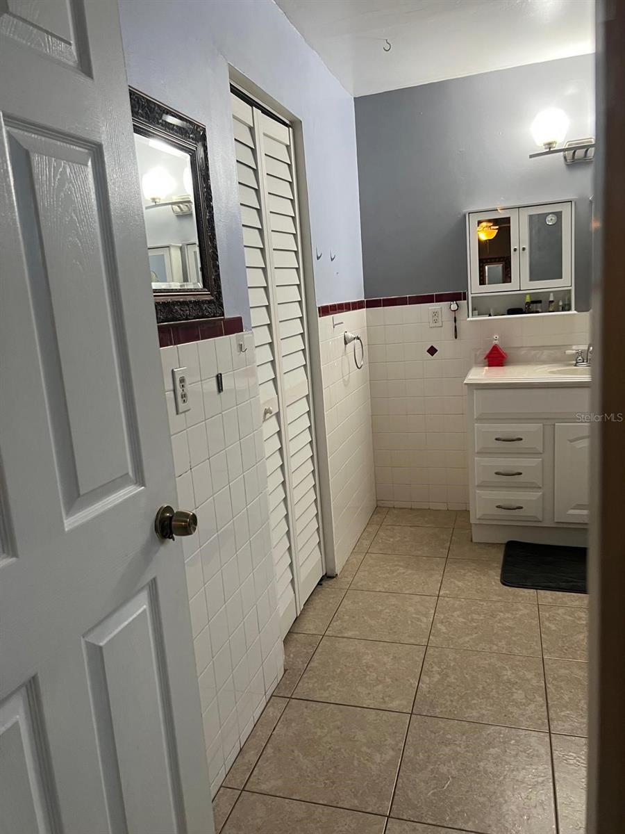 Listing photo id 11 for 4912 Serena Drive