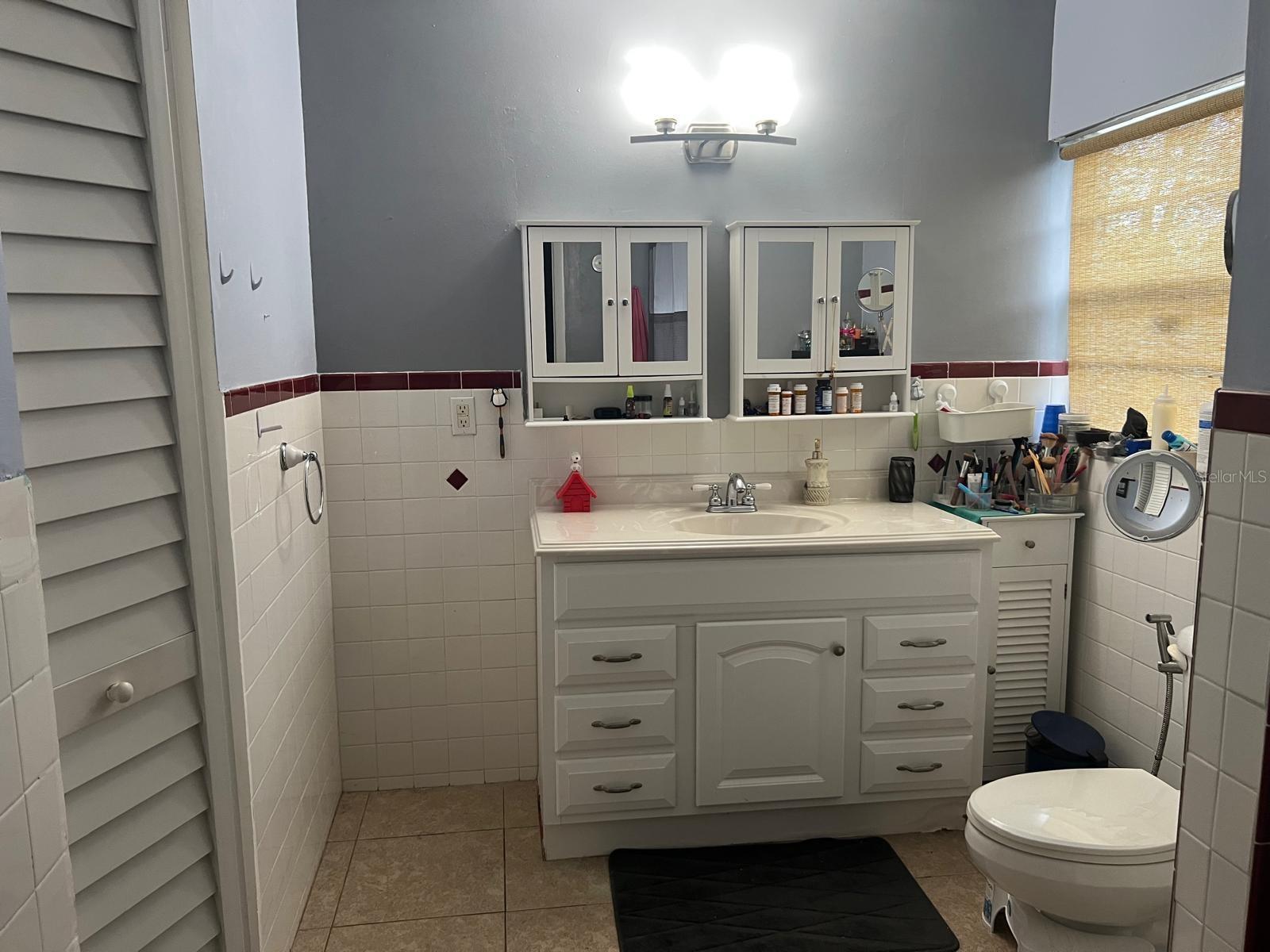 Listing photo id 13 for 4912 Serena Drive