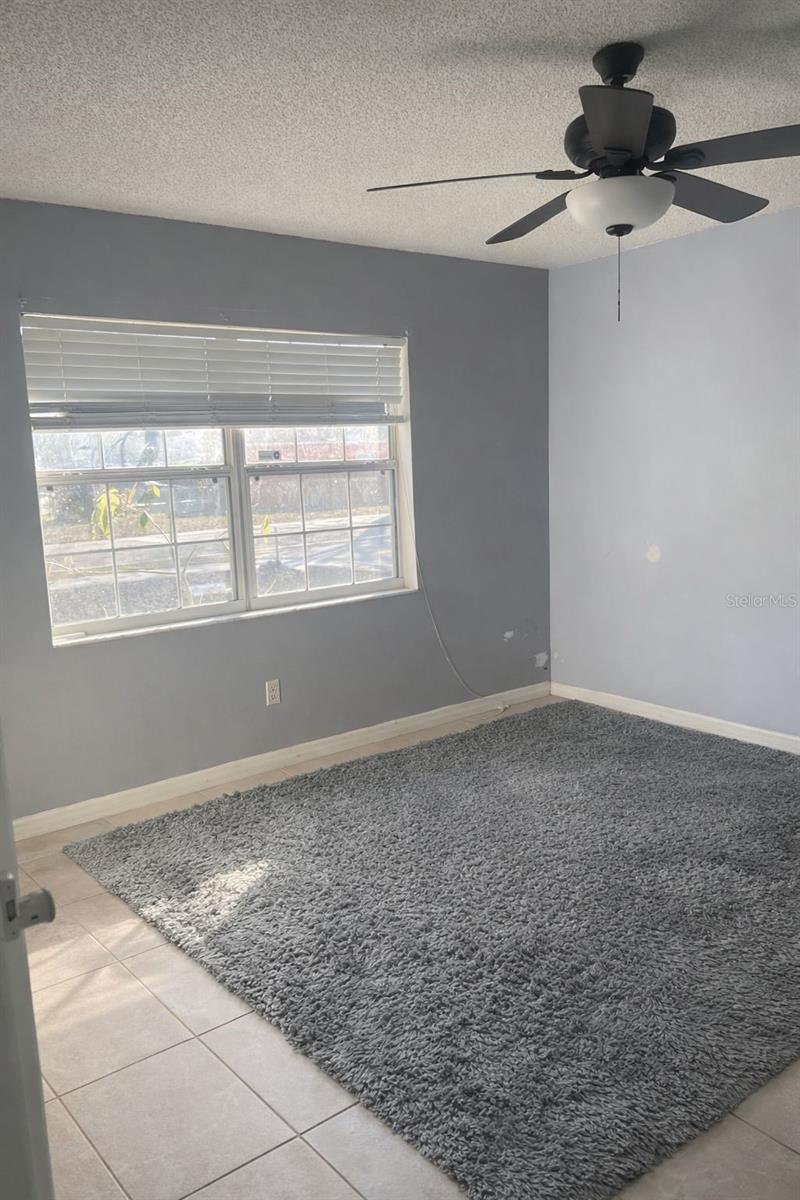 Listing photo id 14 for 4912 Serena Drive