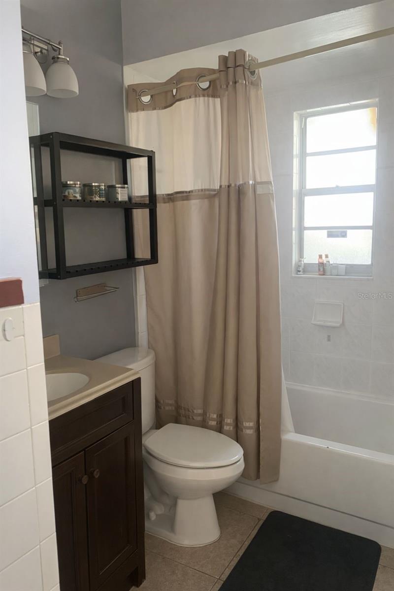 Listing photo id 15 for 4912 Serena Drive