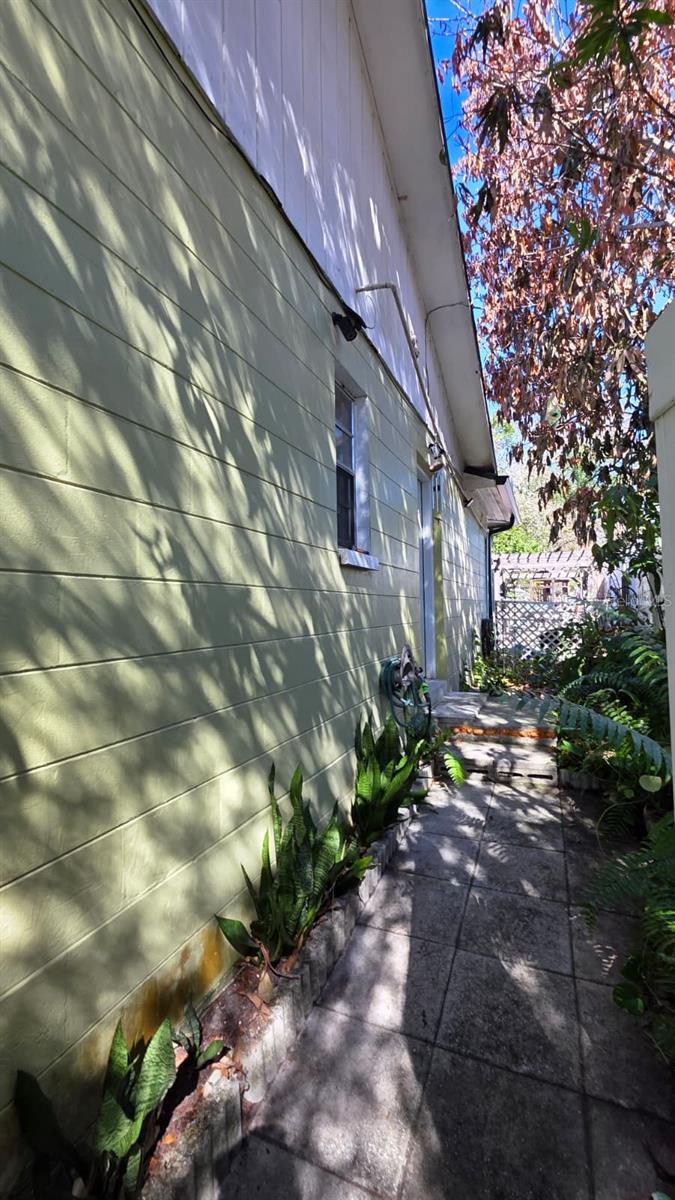 Listing photo id 19 for 4912 Serena Drive