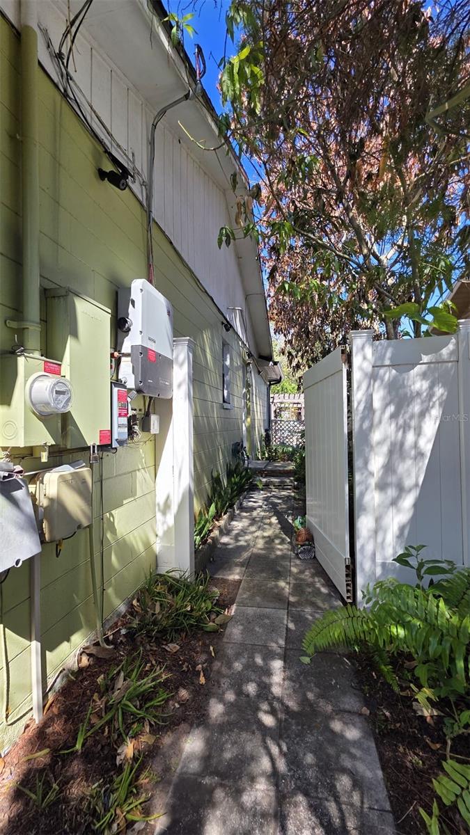 Listing photo id 20 for 4912 Serena Drive