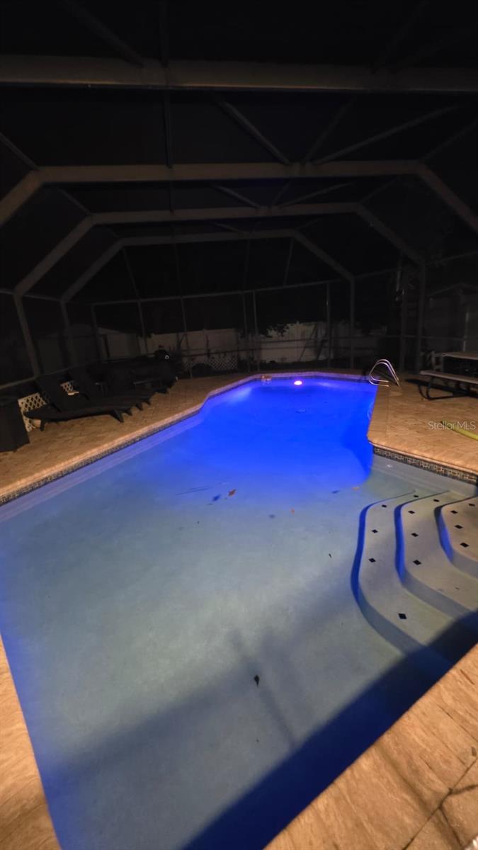 Listing photo id 2 for 4912 Serena Drive