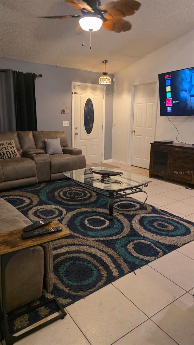 Listing photo id 3 for 4912 Serena Drive