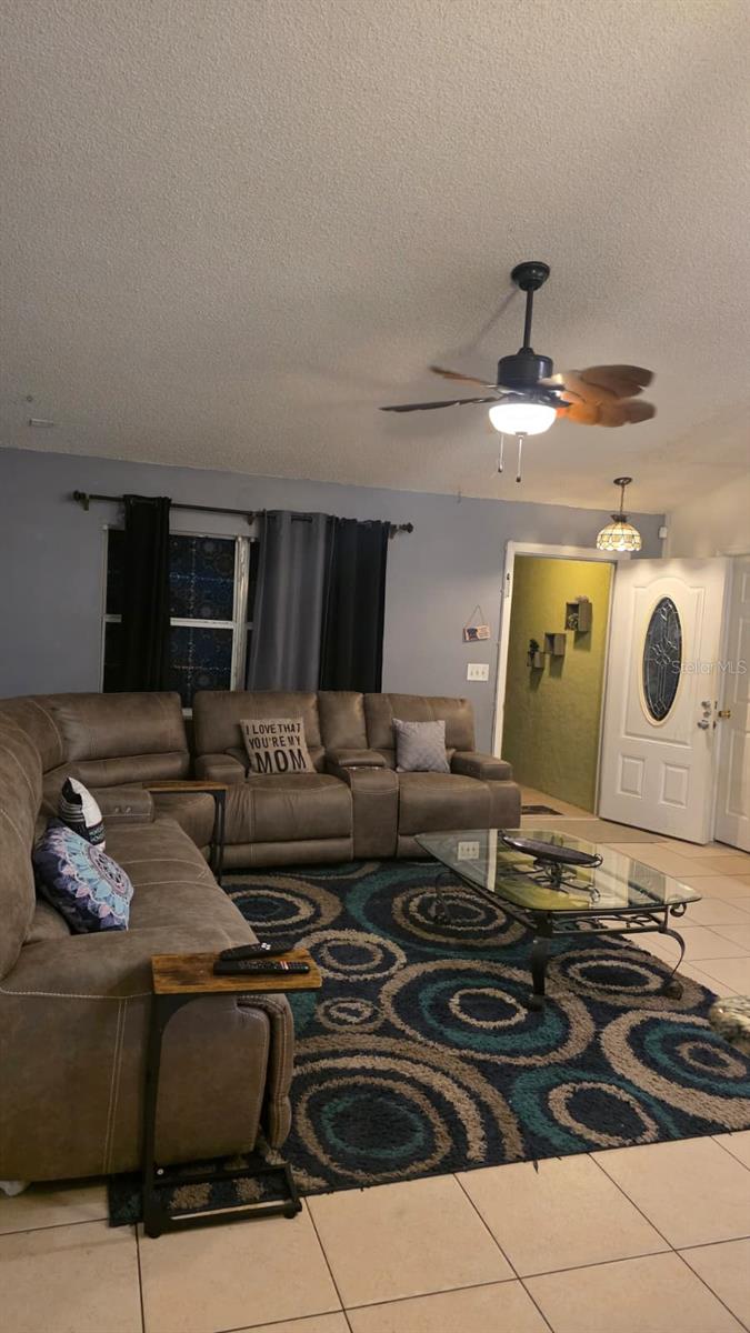 Listing photo id 4 for 4912 Serena Drive