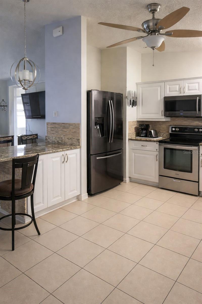 Listing photo id 6 for 4912 Serena Drive