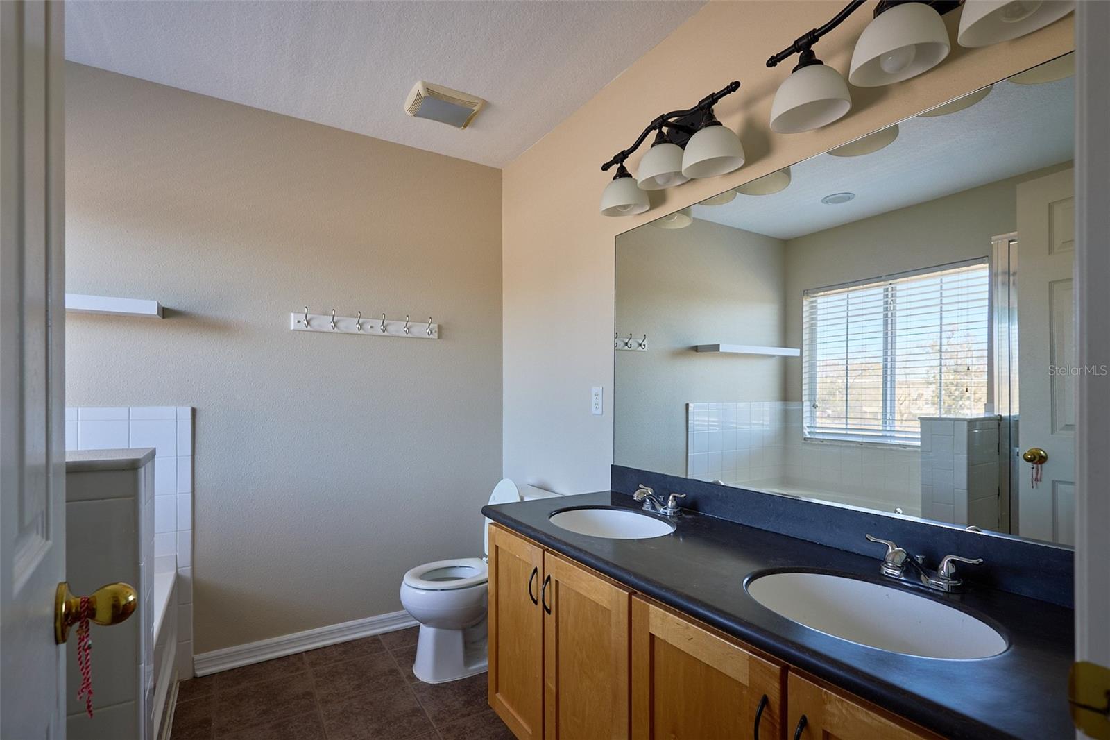 Listing photo id 24 for 2016 Sunset Meadow Drive