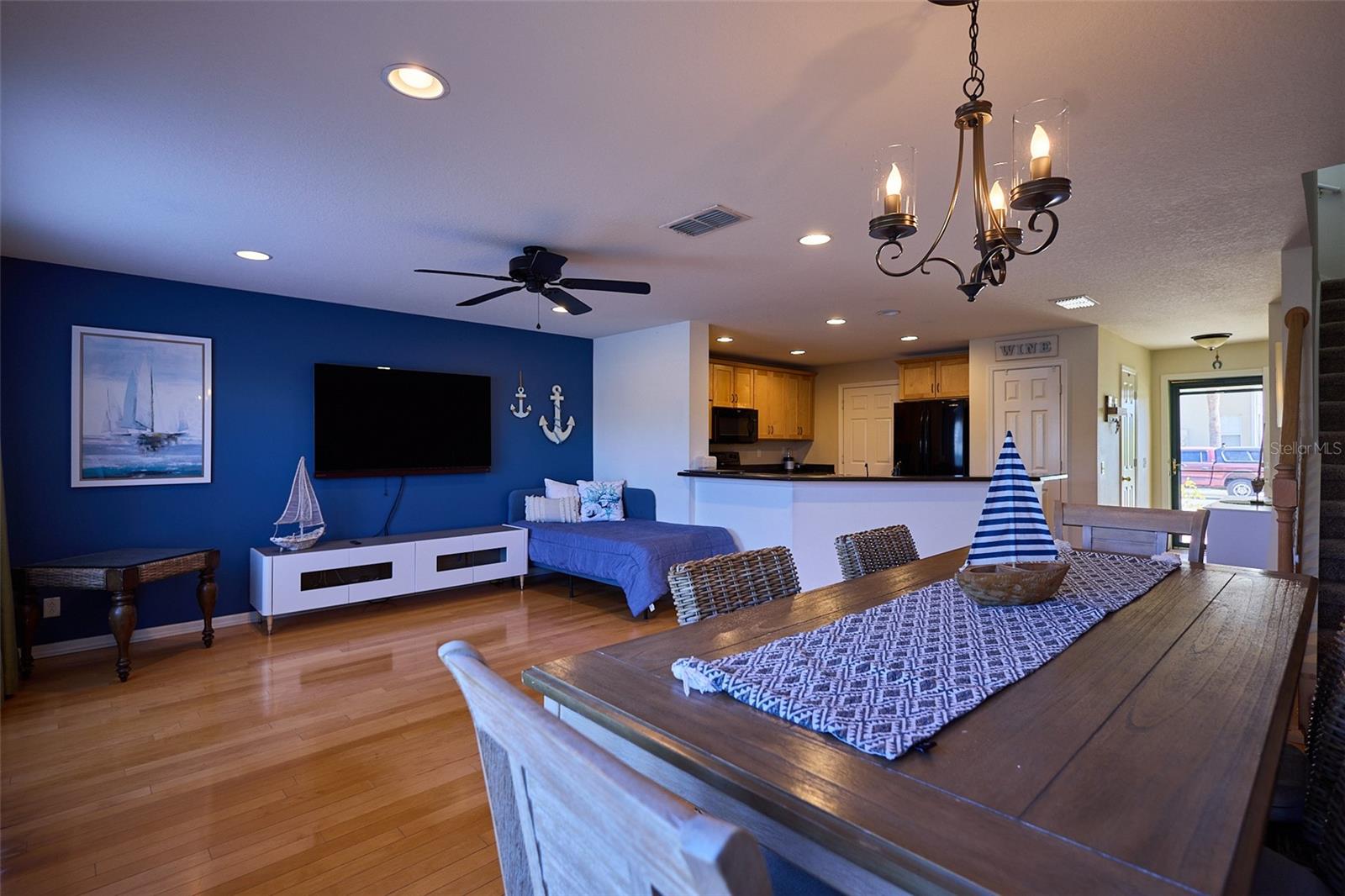 Listing photo id 2 for 2016 Sunset Meadow Drive