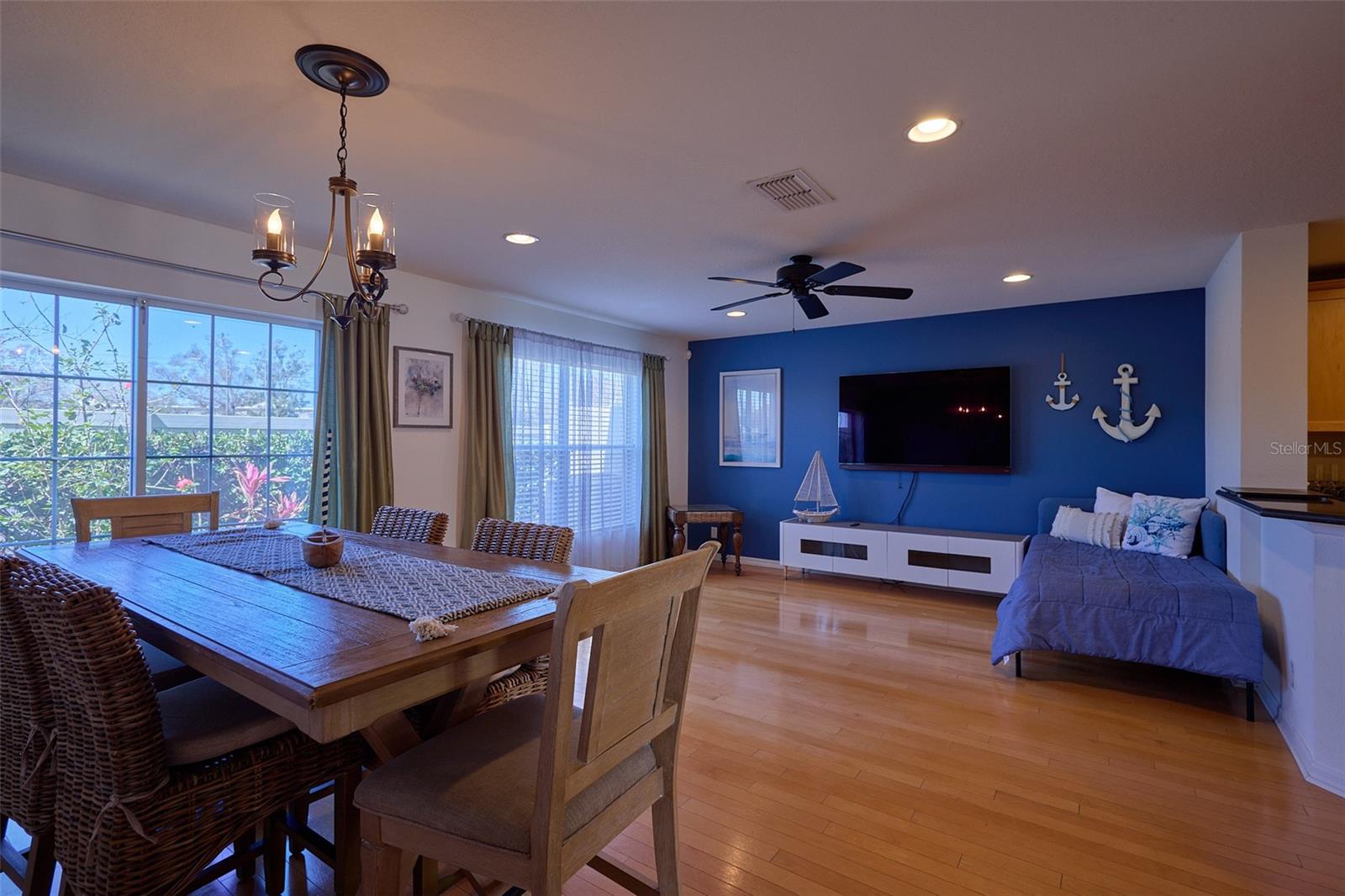 Listing photo id 3 for 2016 Sunset Meadow Drive