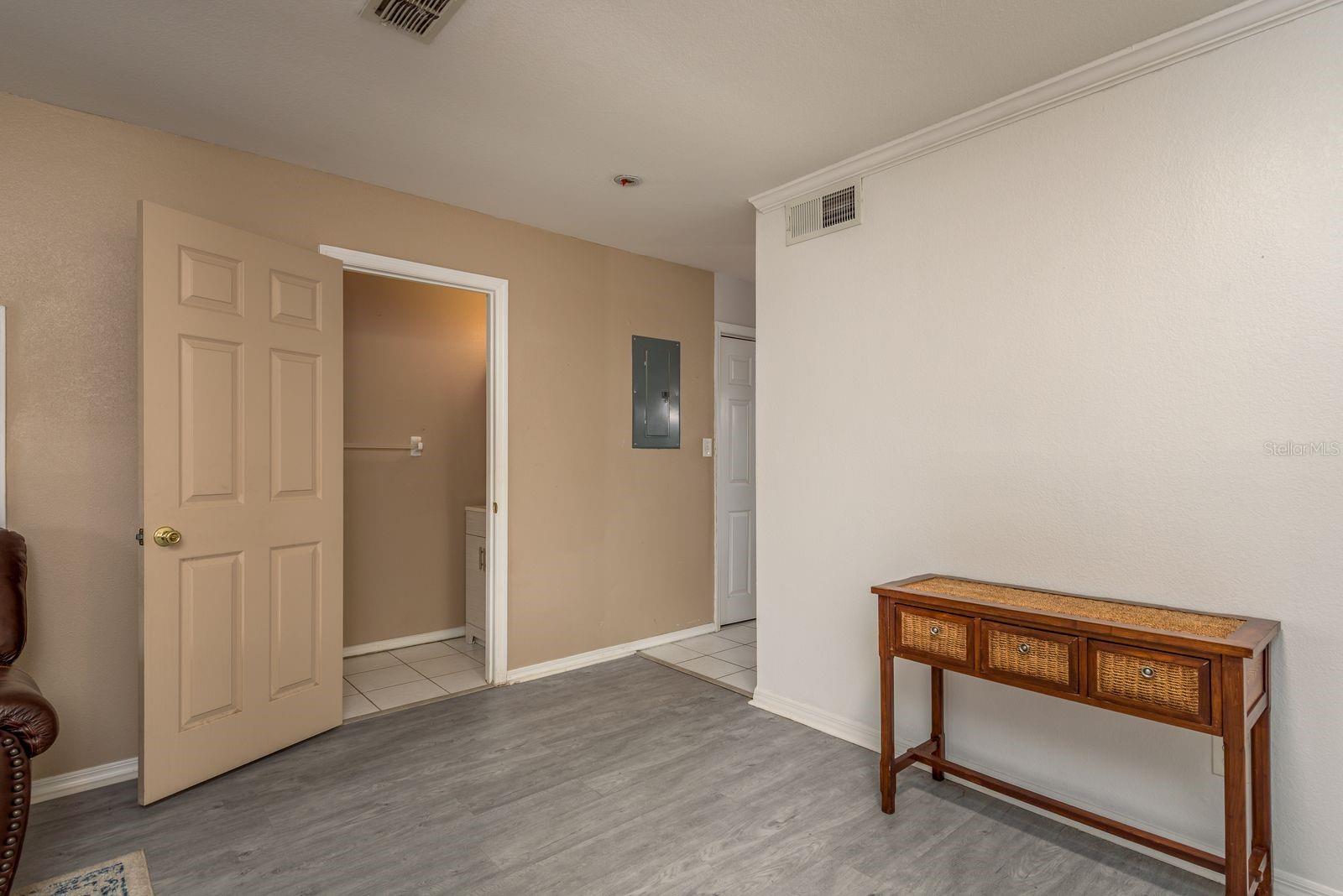 Image 12 of 40 For 37236 Embassy Park Lane 1