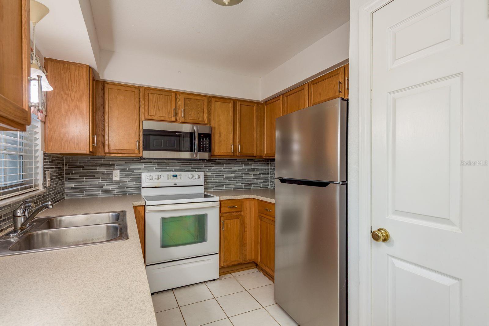 Image 14 of 40 For 37236 Embassy Park Lane 1