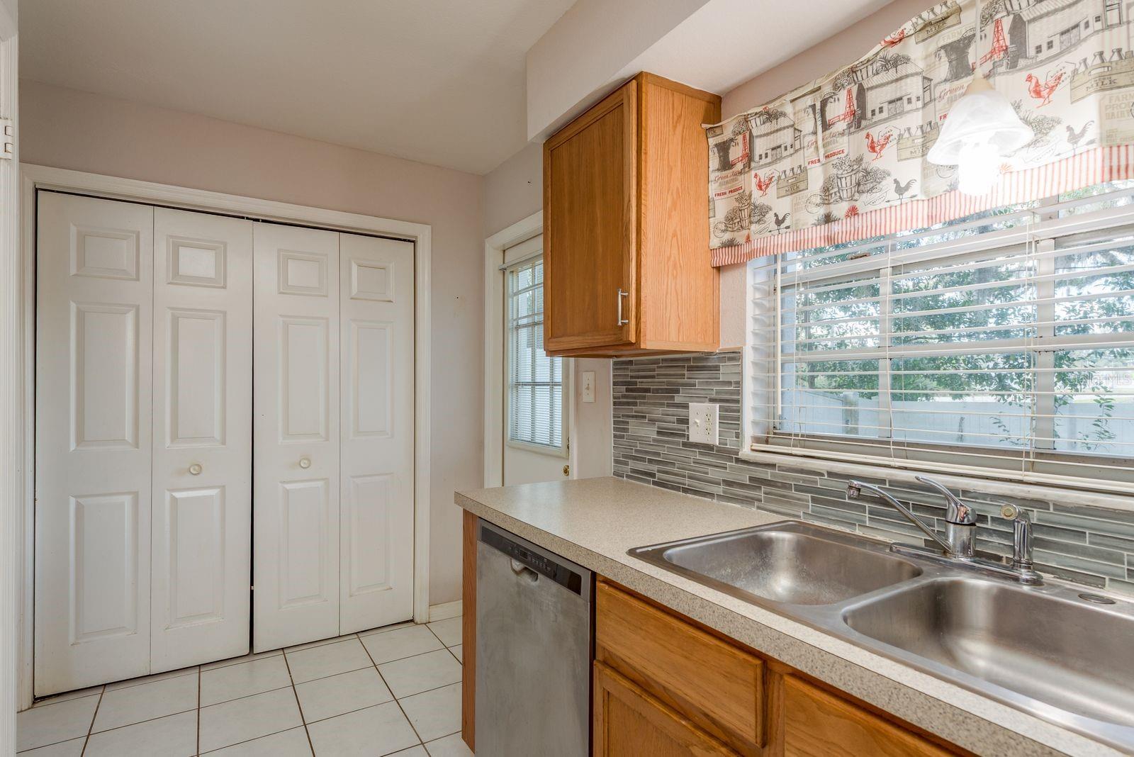 Image 16 of 40 For 37236 Embassy Park Lane 1