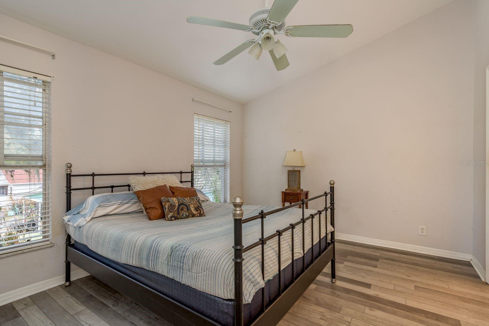 Image 18 of 40 For 37236 Embassy Park Lane 1