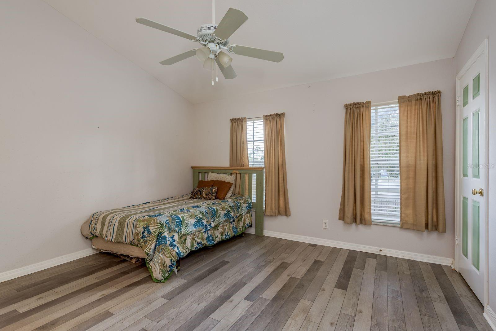 Image 23 of 40 For 37236 Embassy Park Lane 1