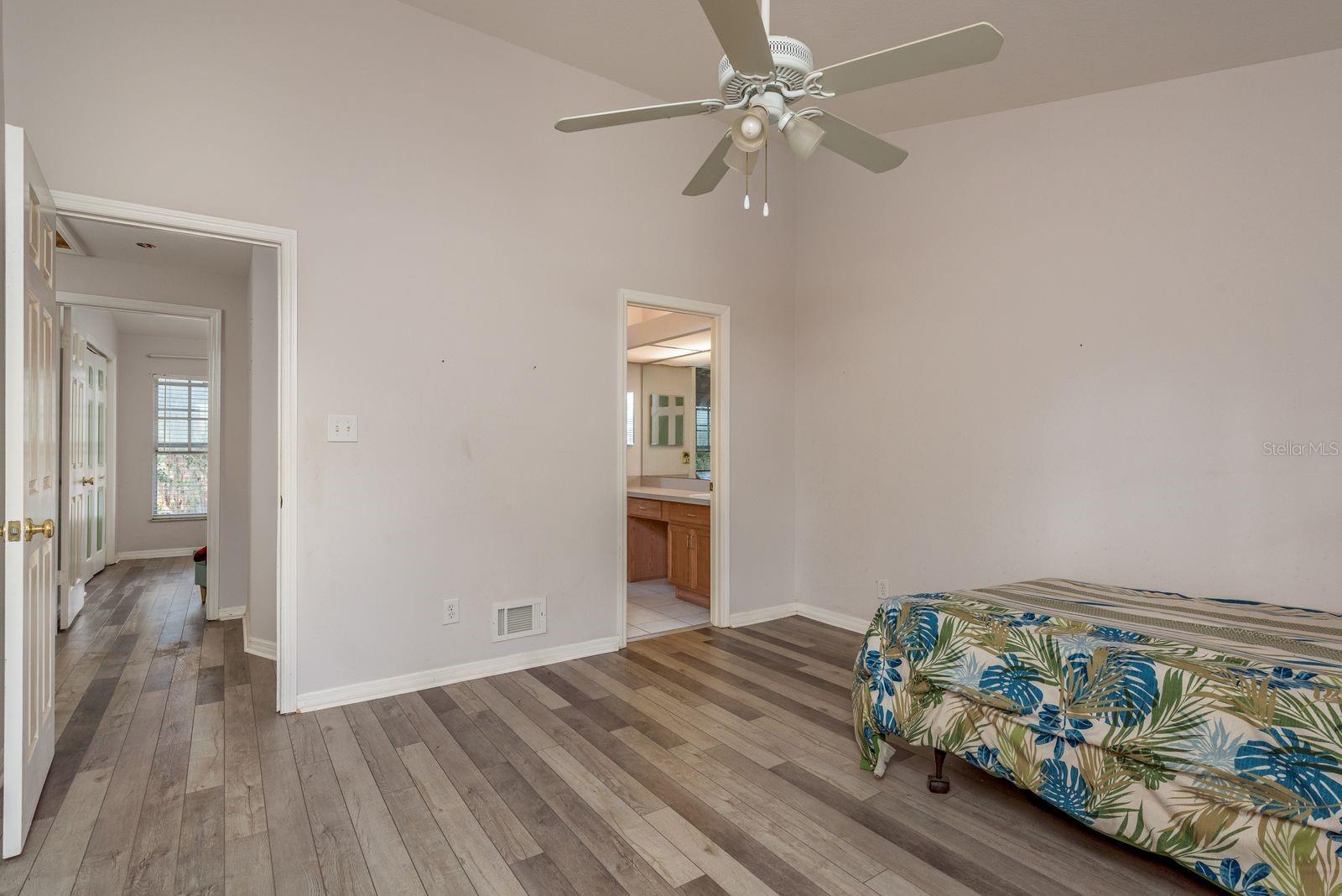 Image 24 of 40 For 37236 Embassy Park Lane 1