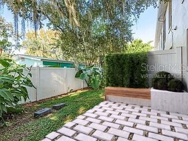 Image 25 of 40 For 37236 Embassy Park Lane 1