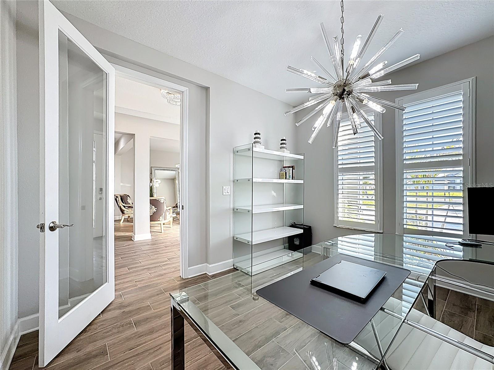 Listing photo id 8 for 5216 Lake Venice Drive