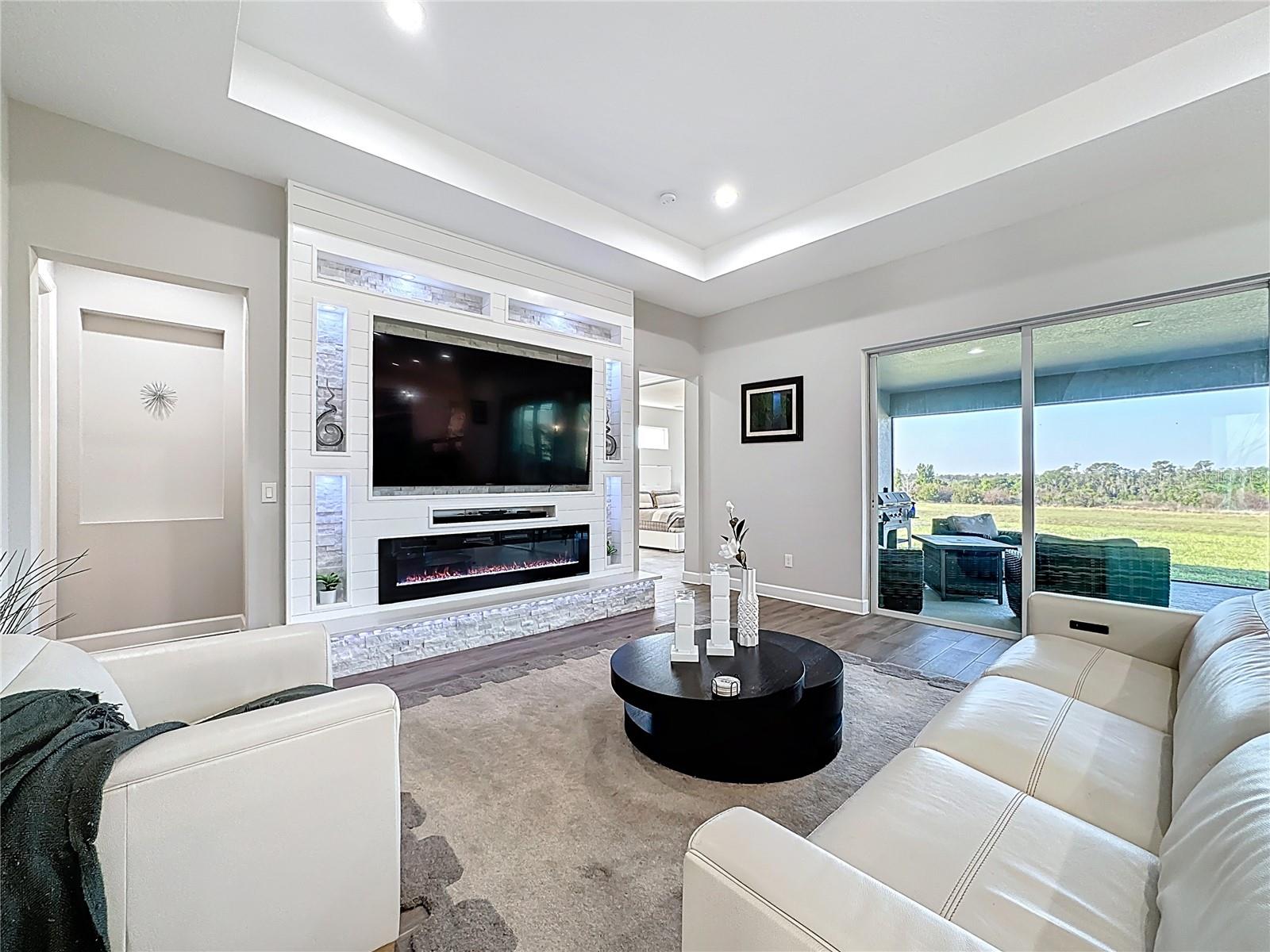 Listing photo id 10 for 5216 Lake Venice Drive