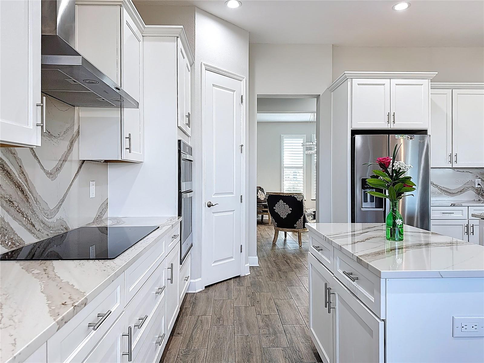 Listing photo id 22 for 5216 Lake Venice Drive