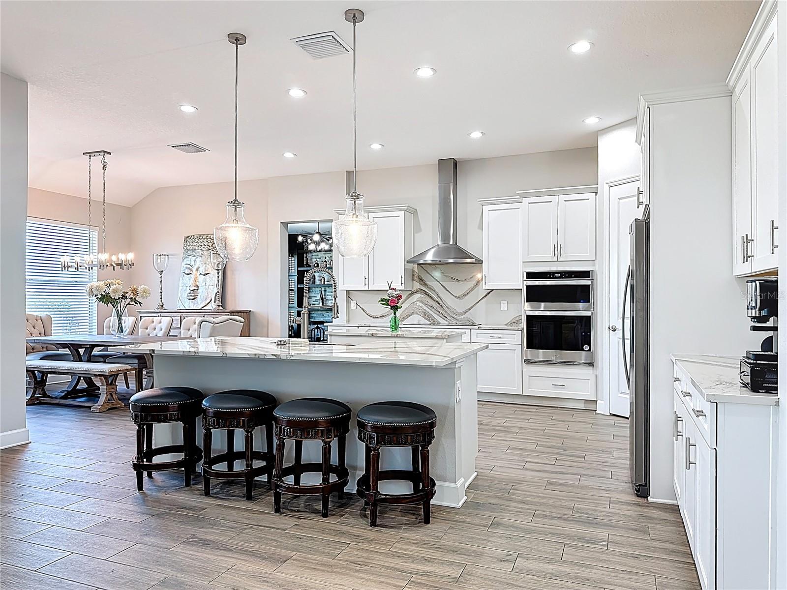 Listing photo id 23 for 5216 Lake Venice Drive