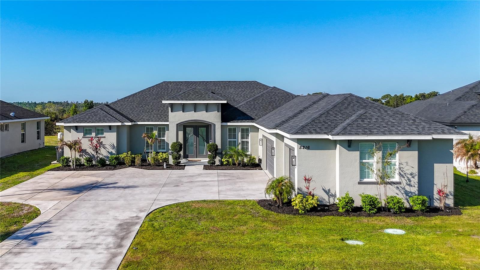 Listing photo id 1 for 5216 Lake Venice Drive