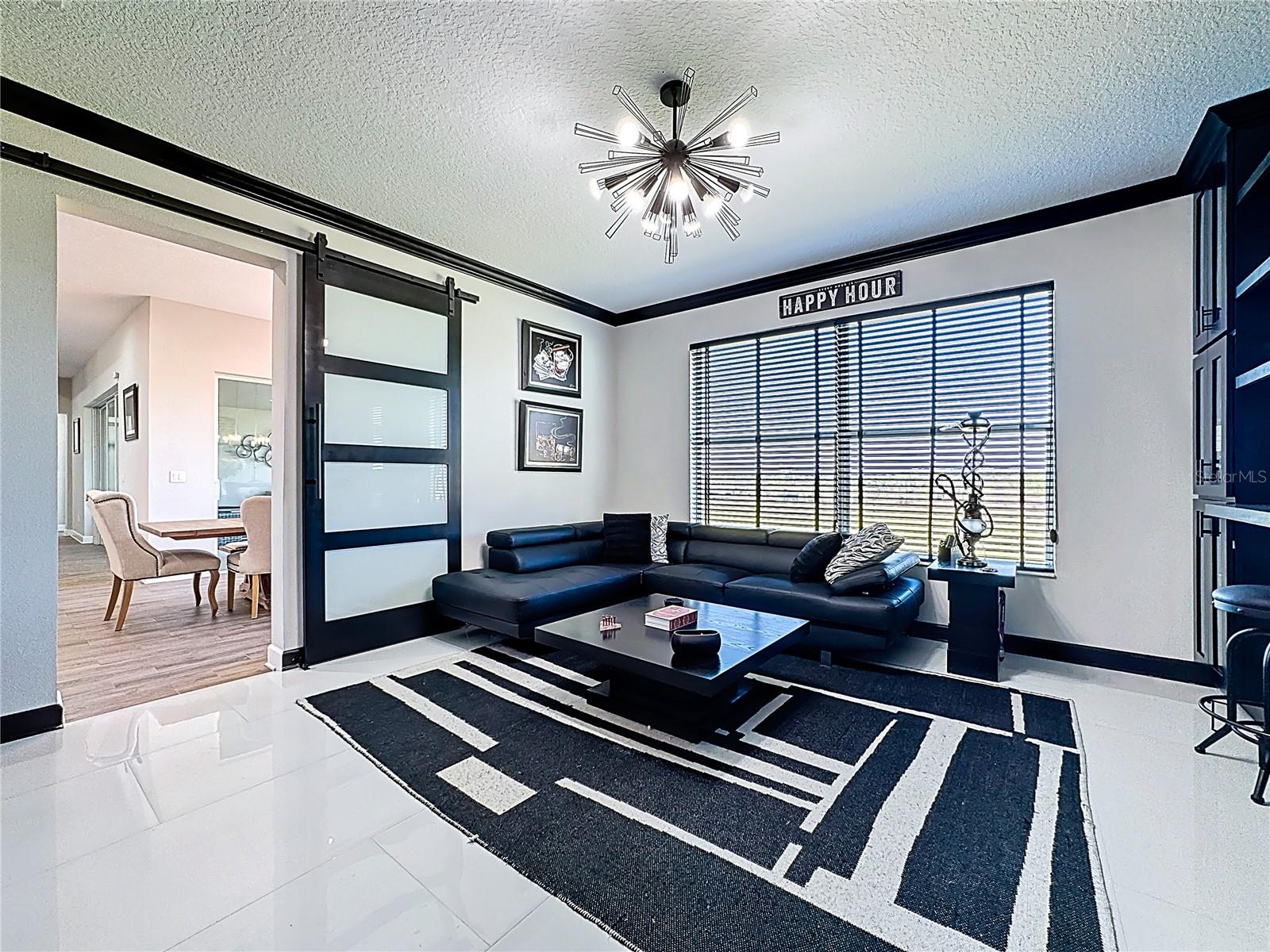 Listing photo id 29 for 5216 Lake Venice Drive