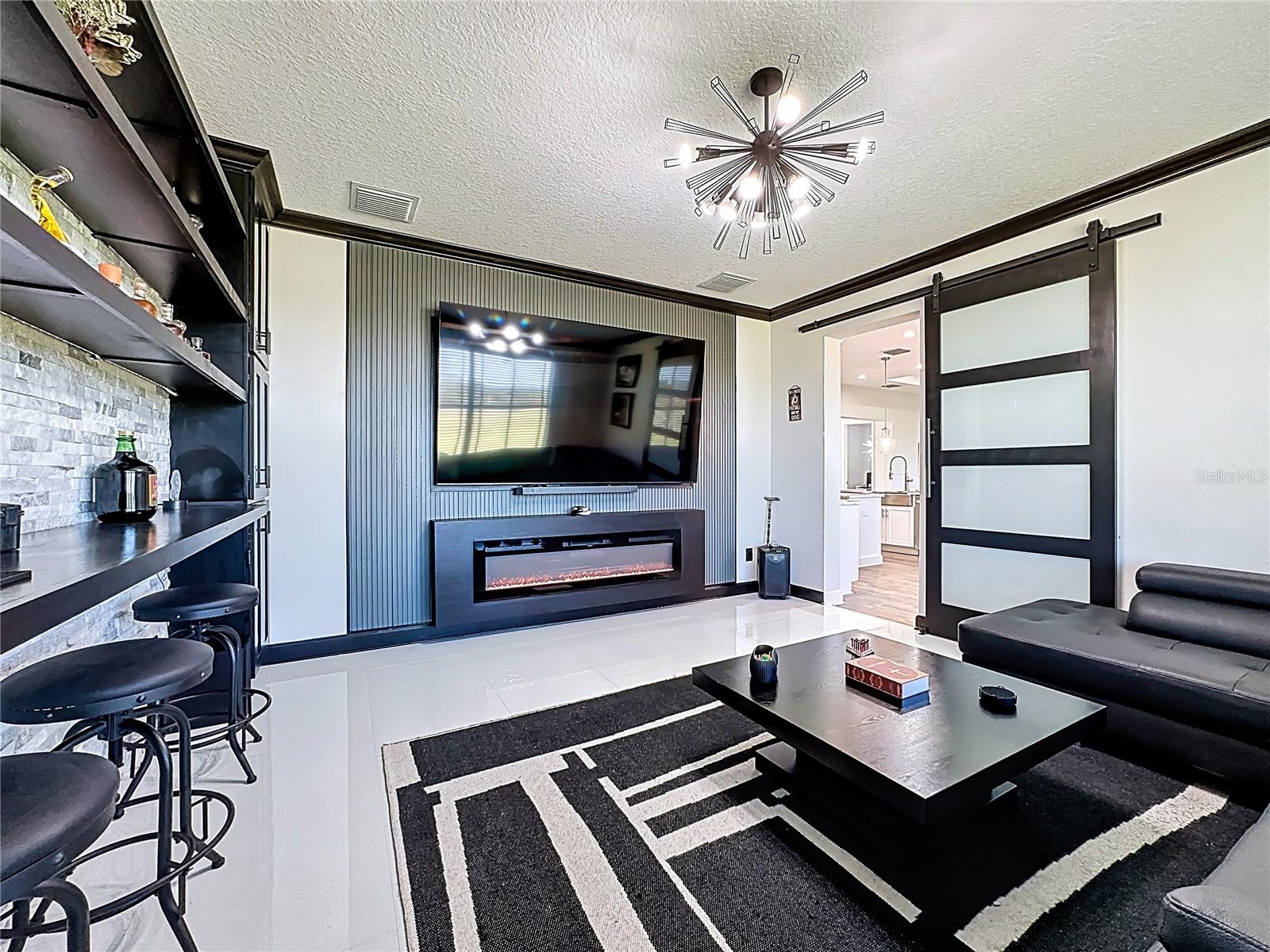 Listing photo id 30 for 5216 Lake Venice Drive