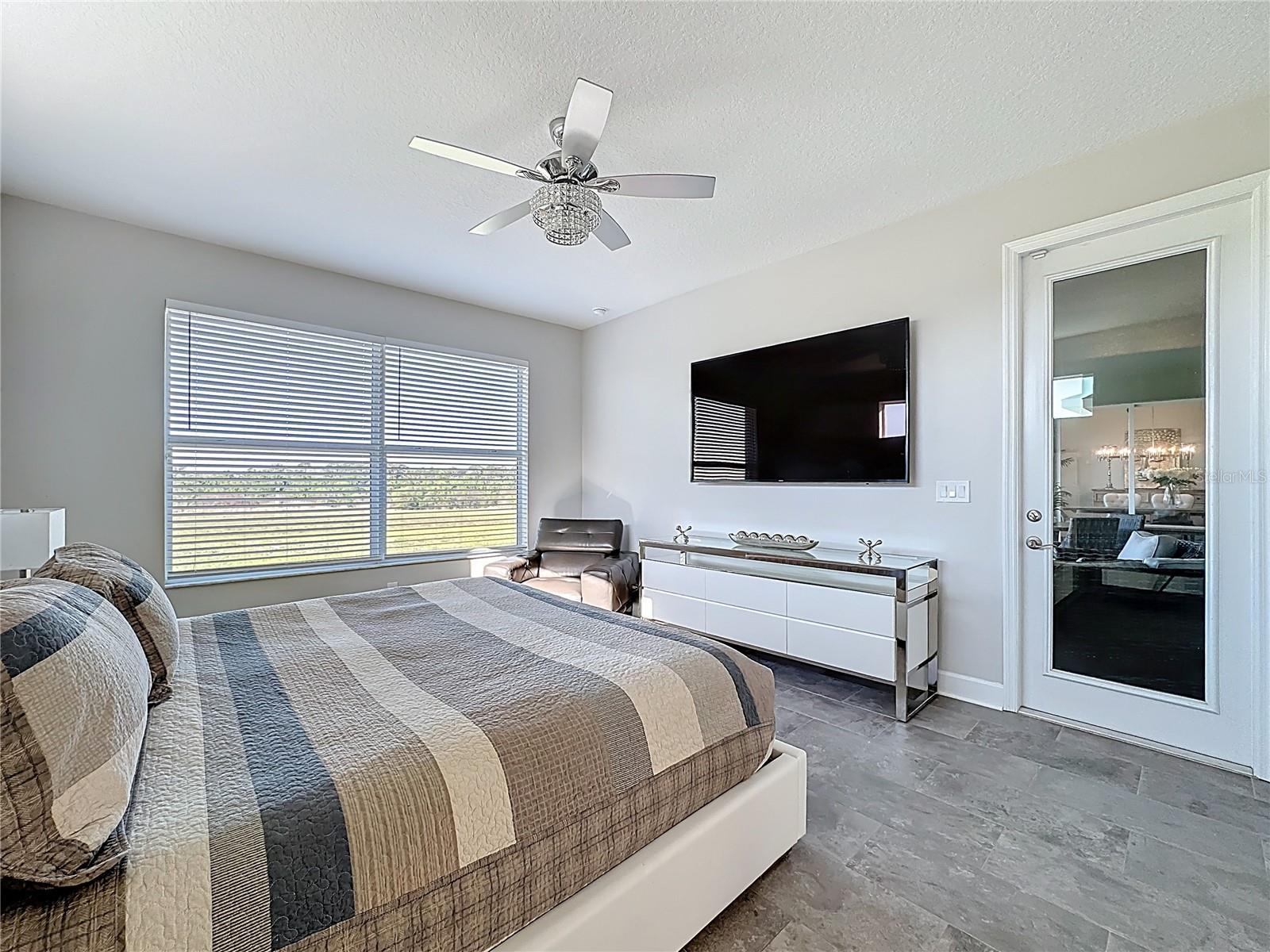 Listing photo id 32 for 5216 Lake Venice Drive