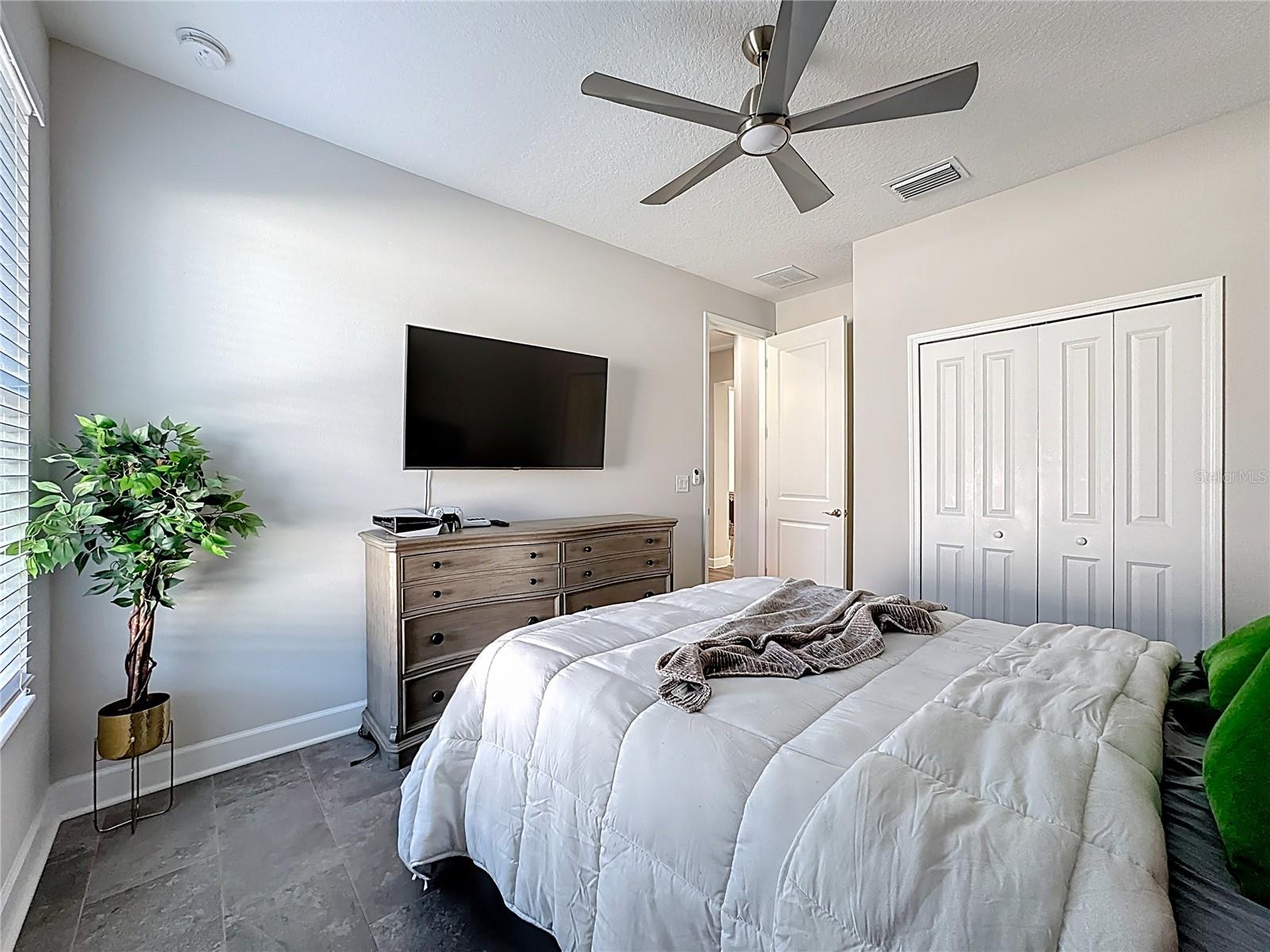 Listing photo id 43 for 5216 Lake Venice Drive