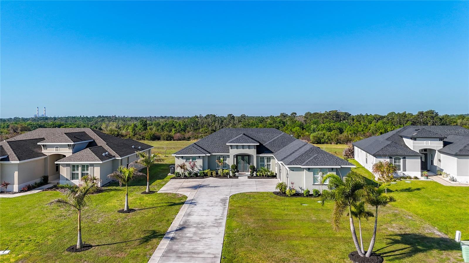 Listing photo id 54 for 5216 Lake Venice Drive