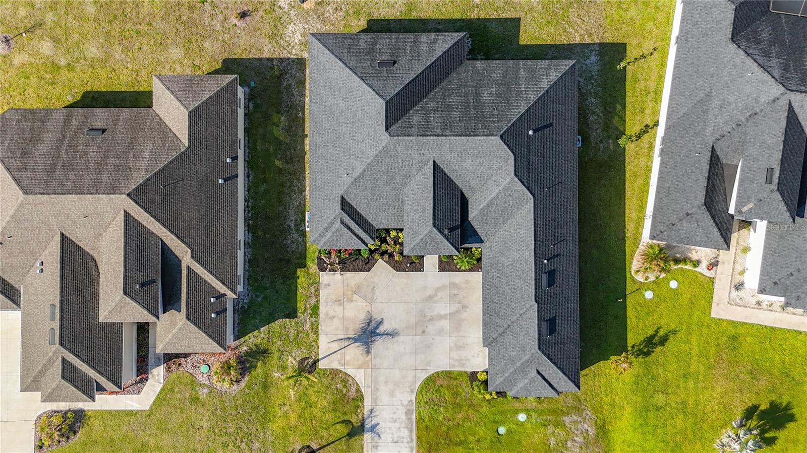 Listing photo id 61 for 5216 Lake Venice Drive