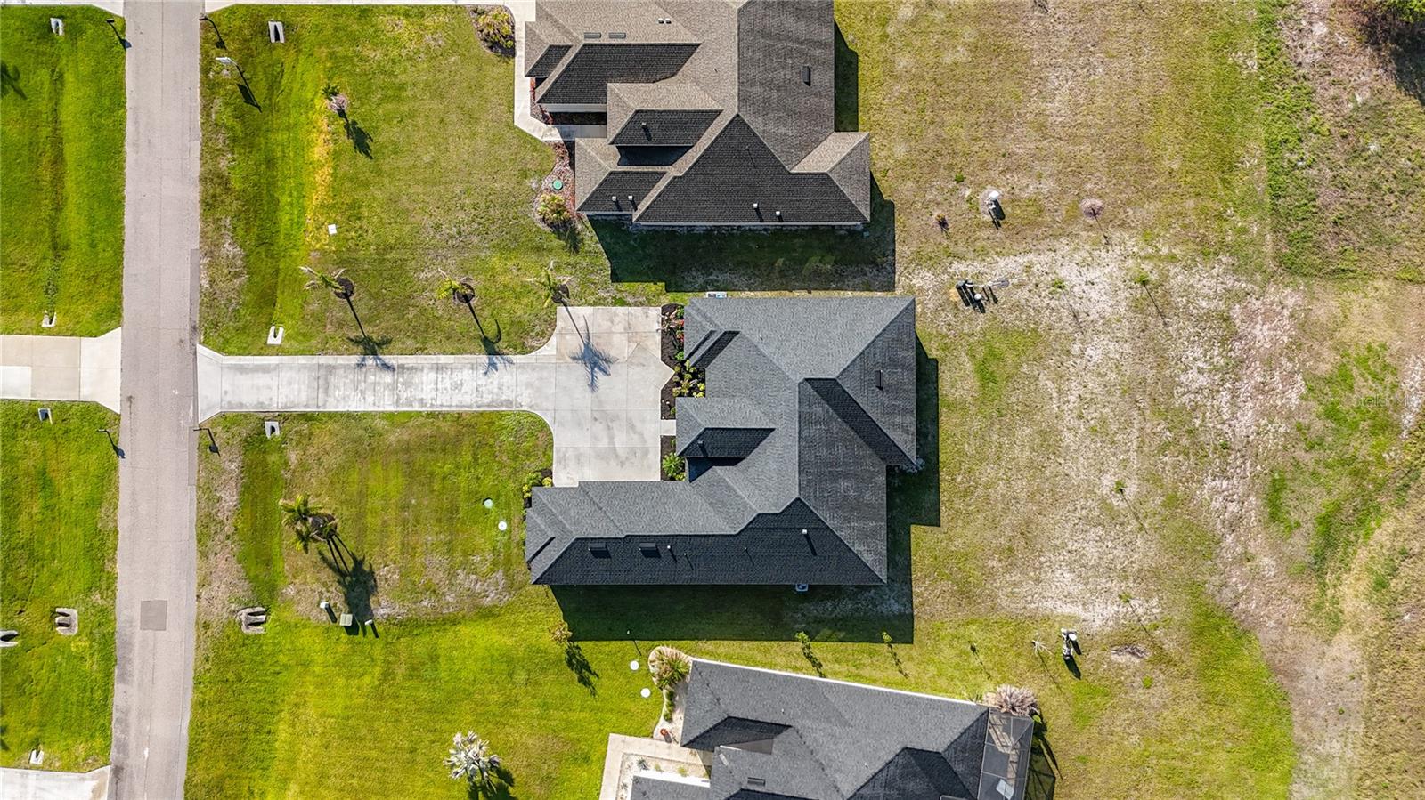 Listing photo id 62 for 5216 Lake Venice Drive